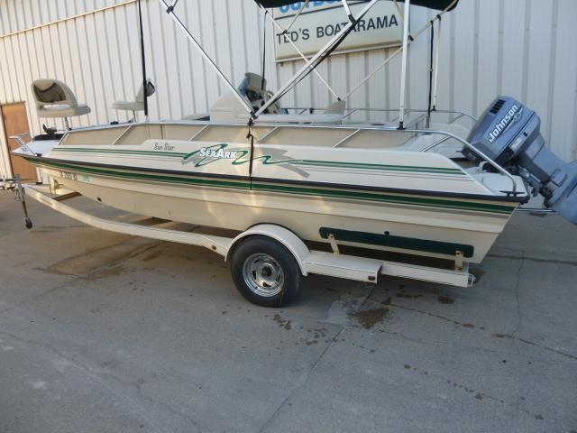2000 SeaArk Sunstar 21 boat with Johnson outboard motor on trailer.