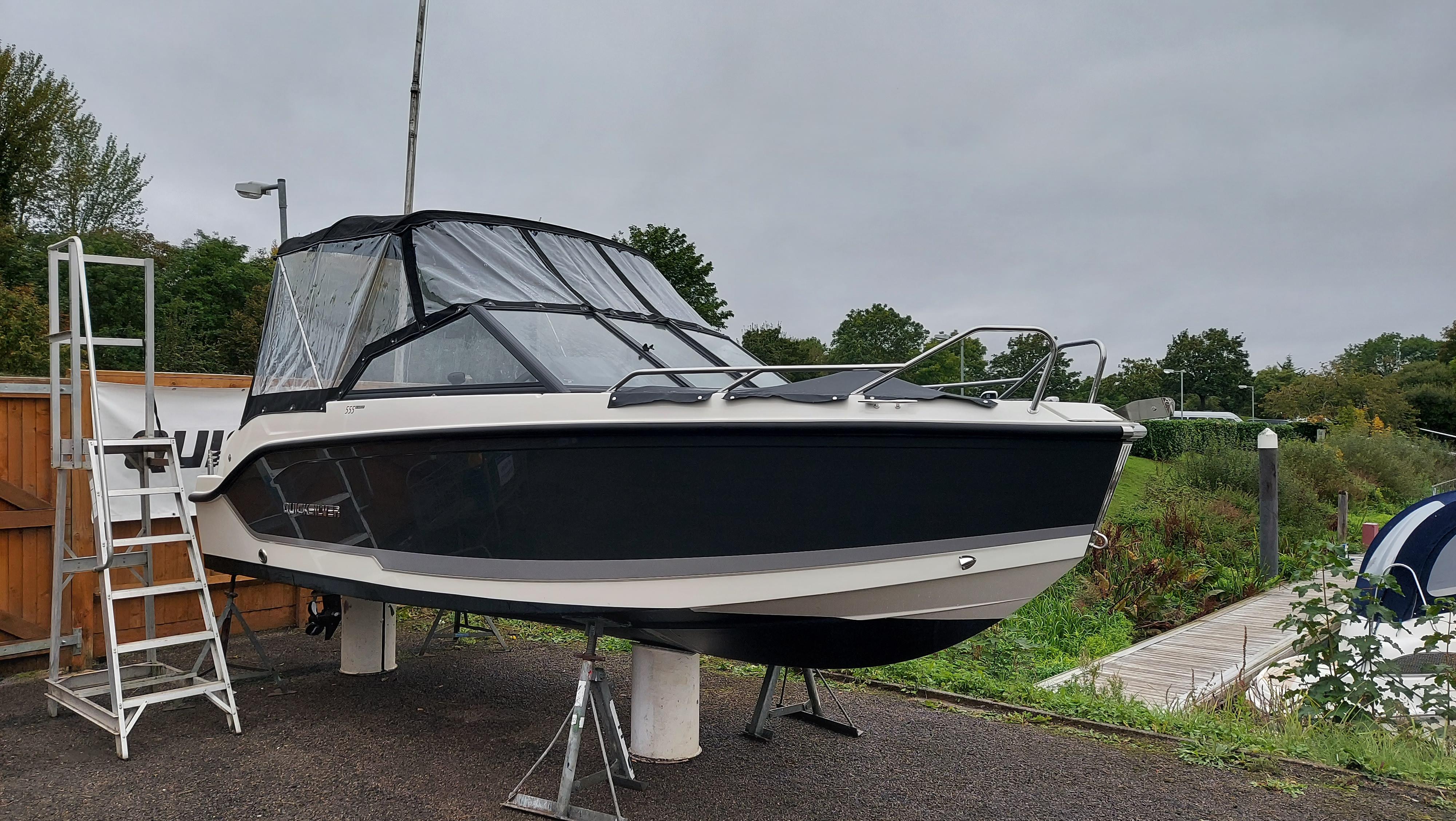 Quicksilver 555 Bowrider