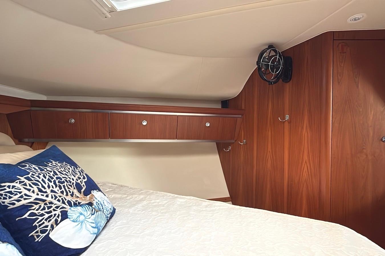 SC 10575 KM Knot 10 Yacht Sales SC 10575 KM Knot 10 Yacht Sales