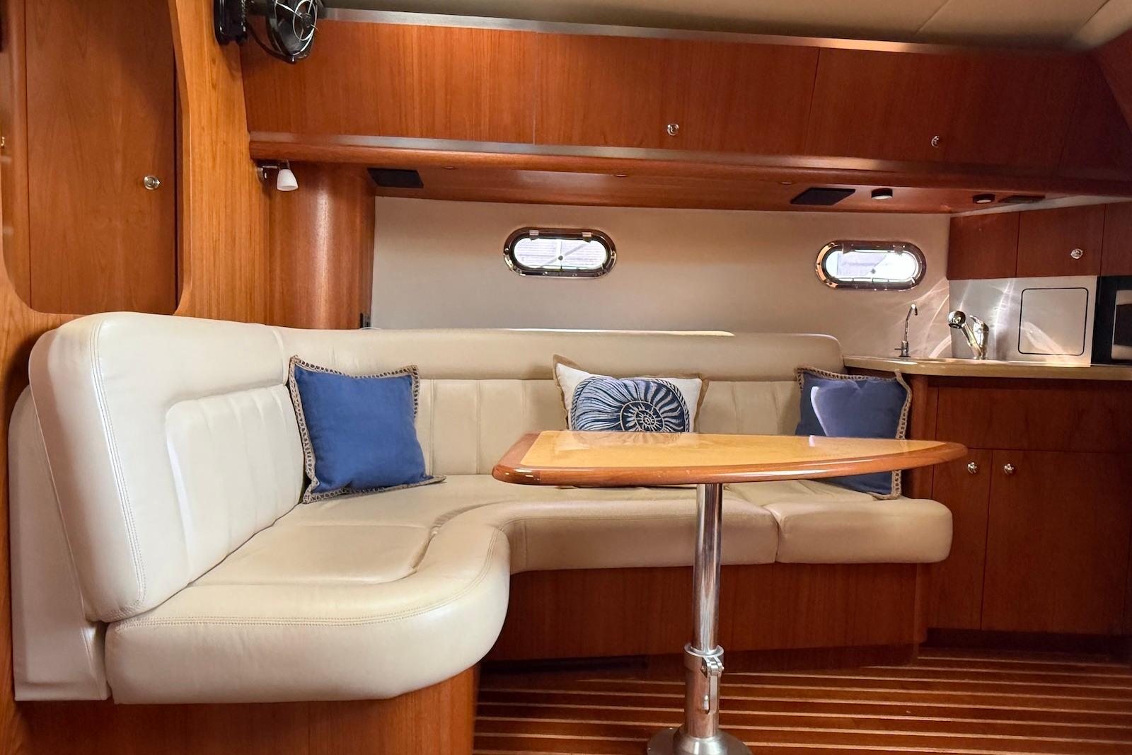 SC 10575 KM Knot 10 Yacht Sales SC 10575 KM Knot 10 Yacht Sales