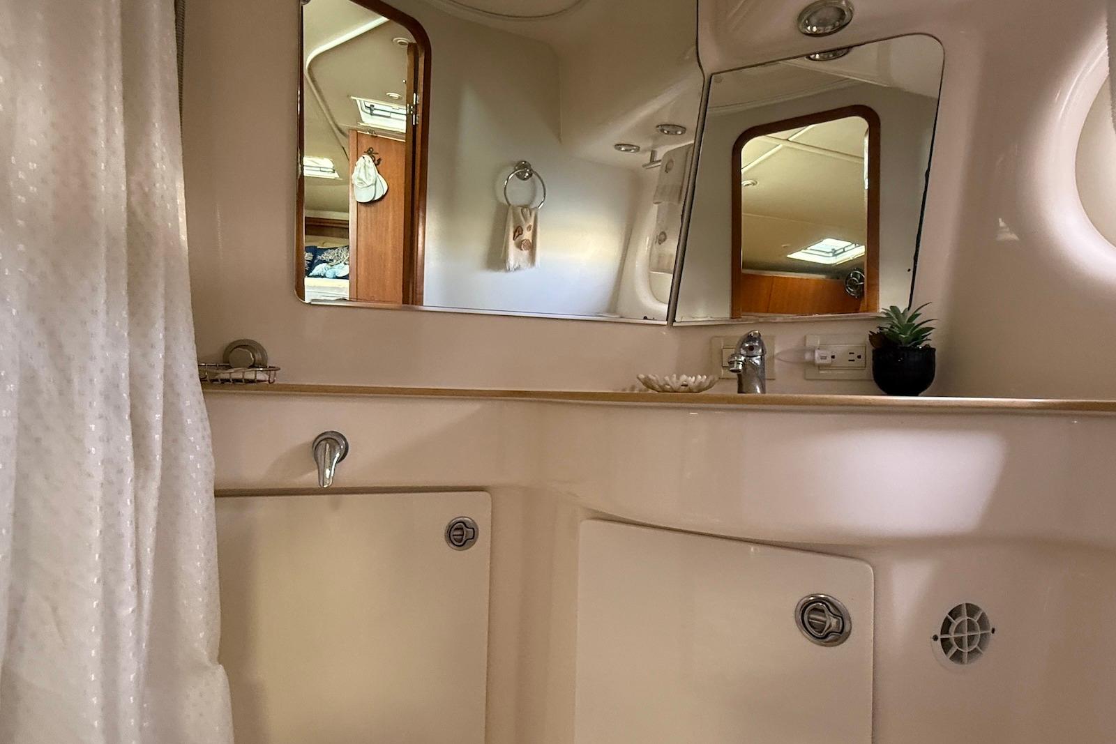 SC 10575 KM Knot 10 Yacht Sales SC 10575 KM Knot 10 Yacht Sales