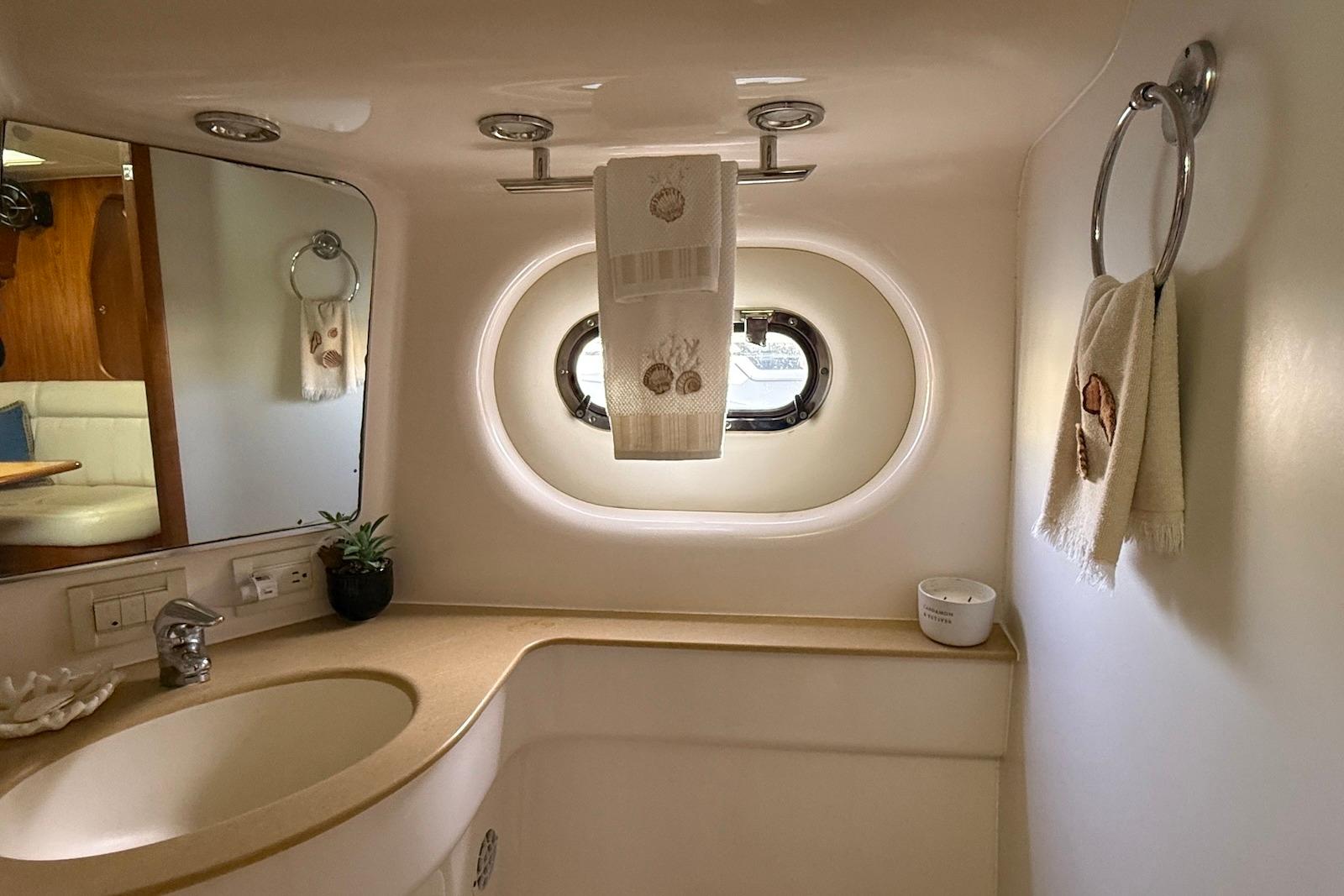 SC 10575 KM Knot 10 Yacht Sales SC 10575 KM Knot 10 Yacht Sales