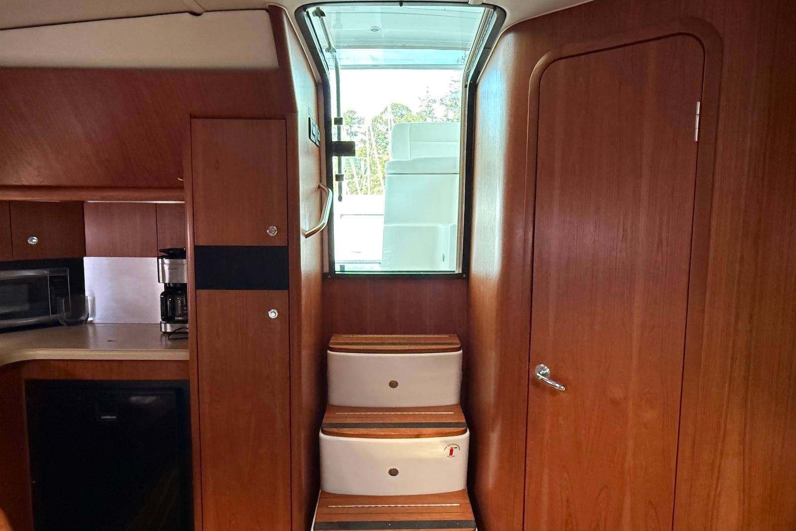 SC 10575 KM Knot 10 Yacht Sales SC 10575 KM Knot 10 Yacht Sales