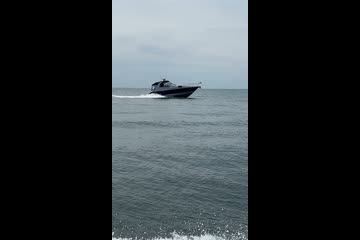 Cruisers-yachts 370-EXPRESS video