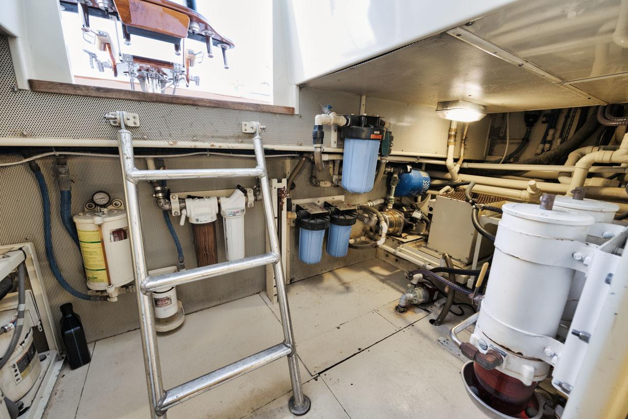 Hines-Farley 63 Loner-Engine Room