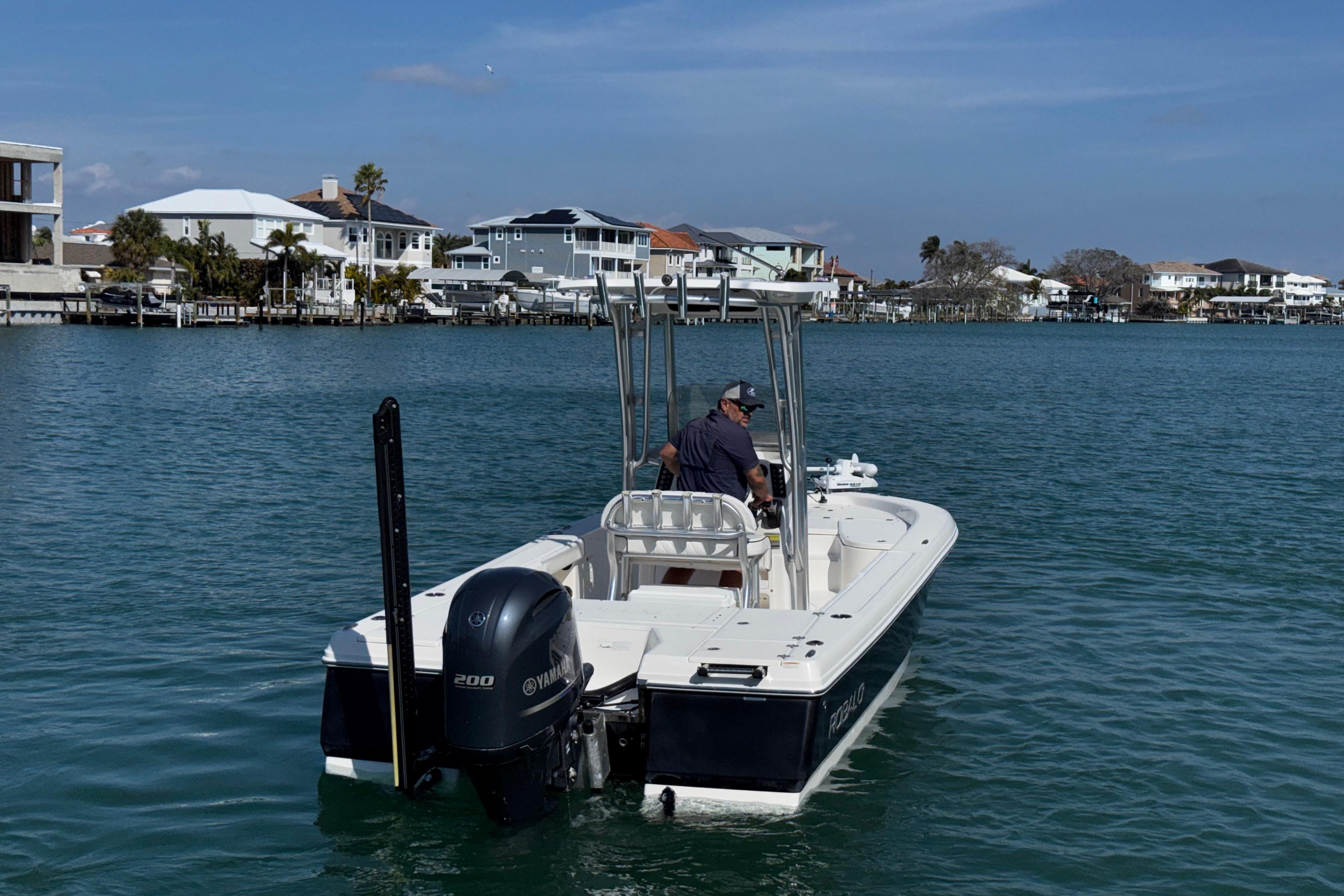 2015 Robalo 226 Cayman-2