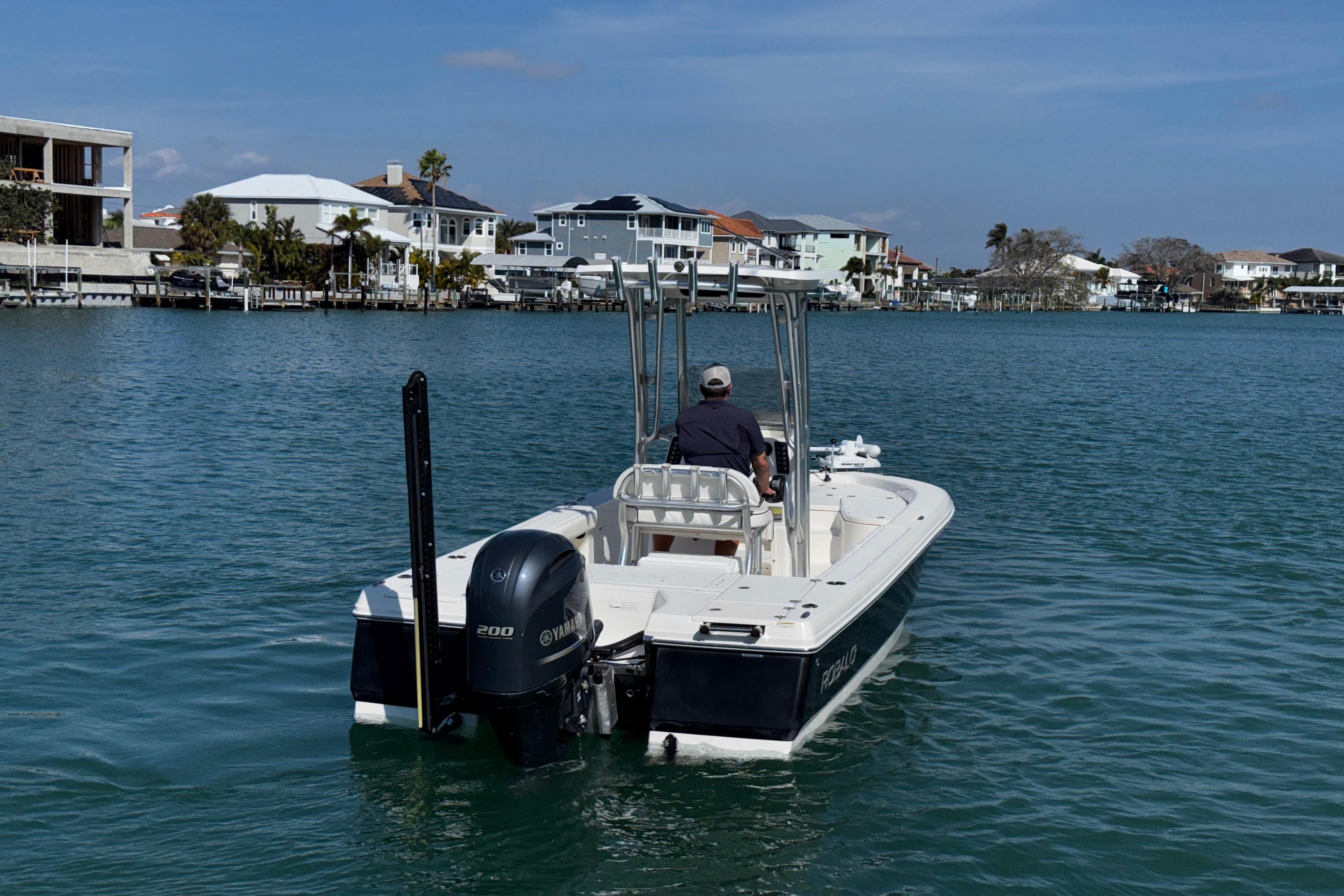 2015 Robalo 226 Cayman-5
