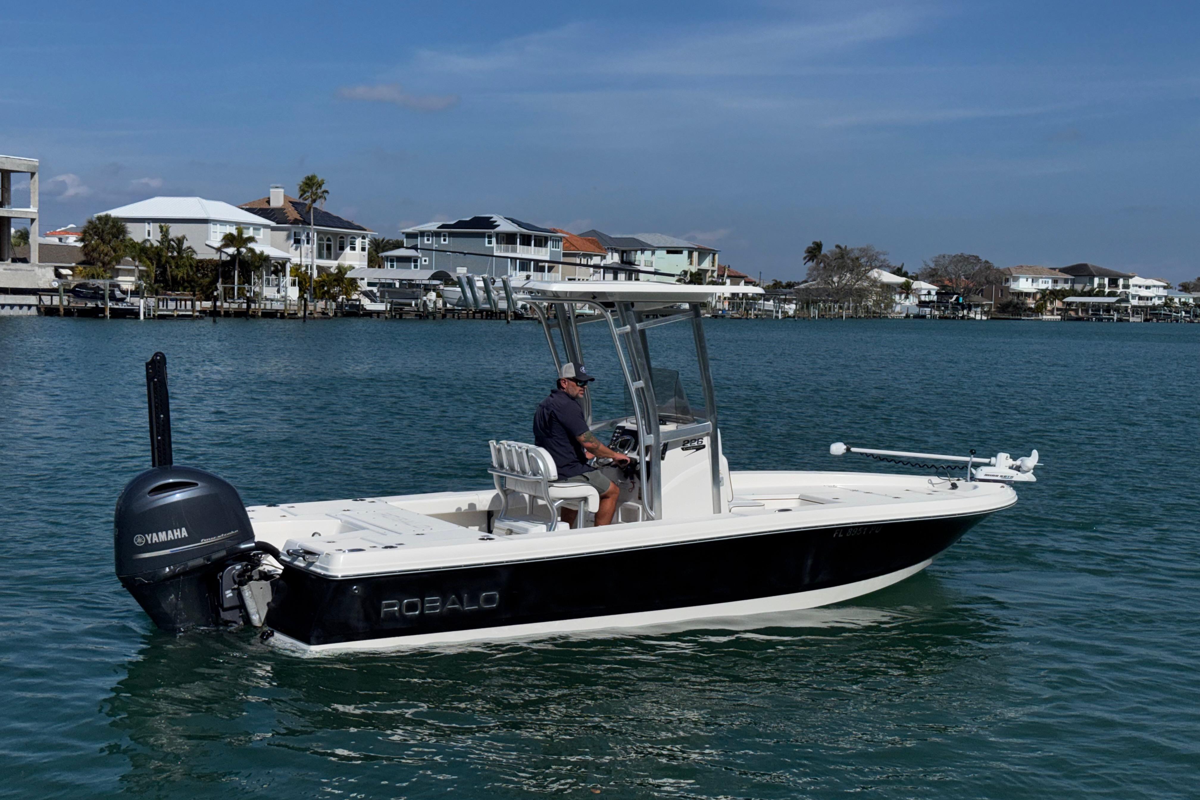 2015 Robalo 226 Cayman-8