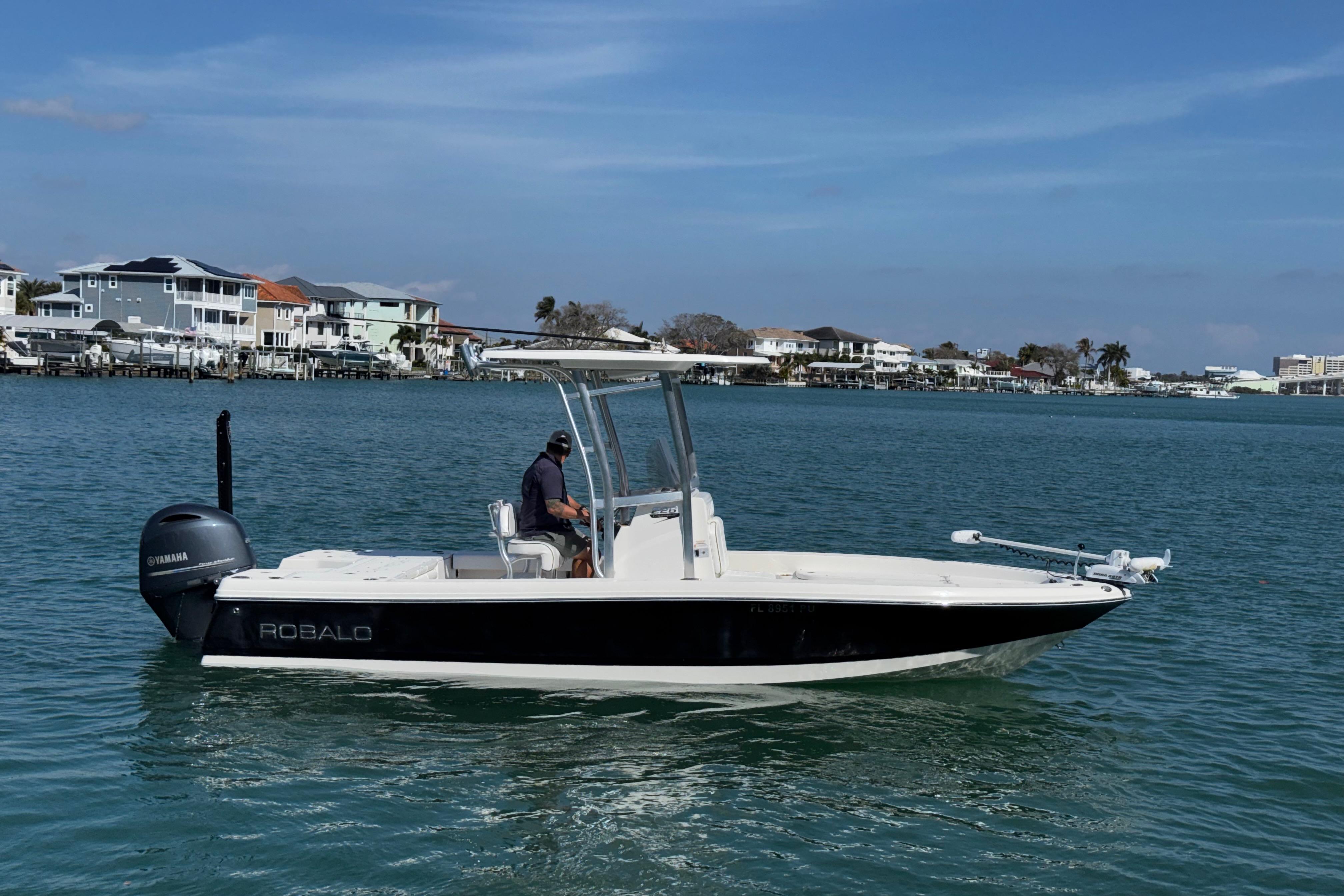 2015 Robalo 226 Cayman-11
