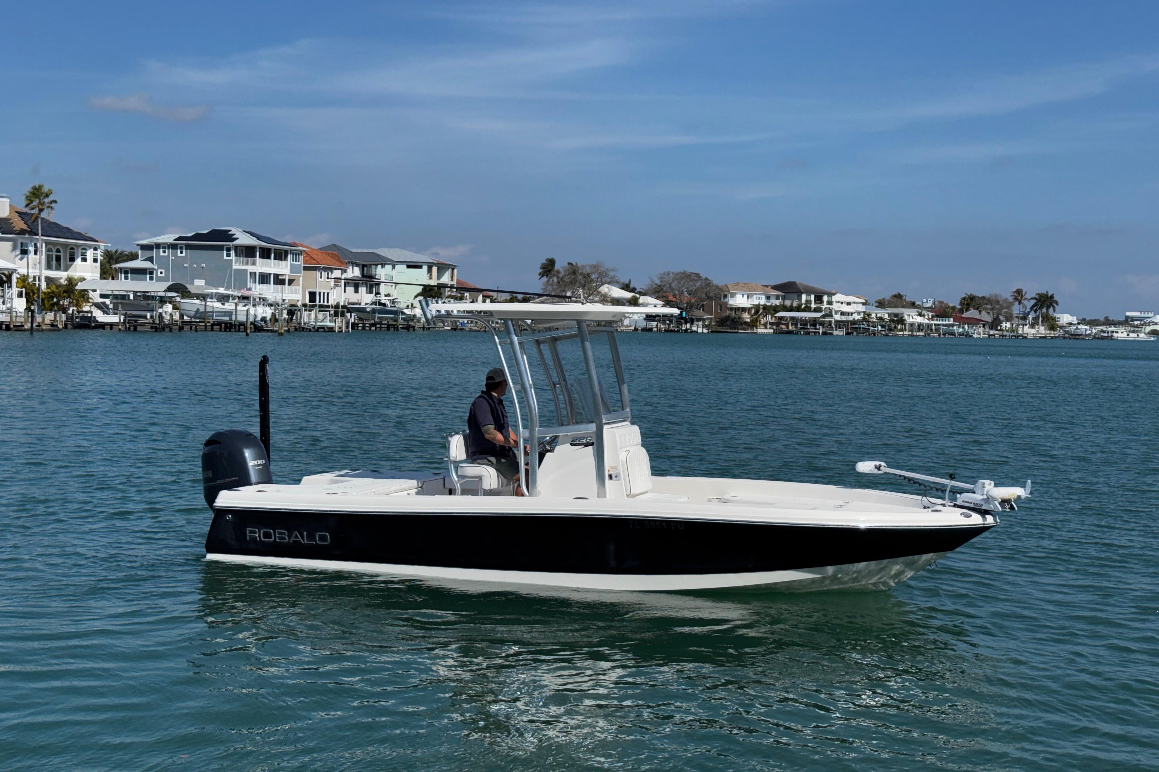 2015 Robalo 226 Cayman-12