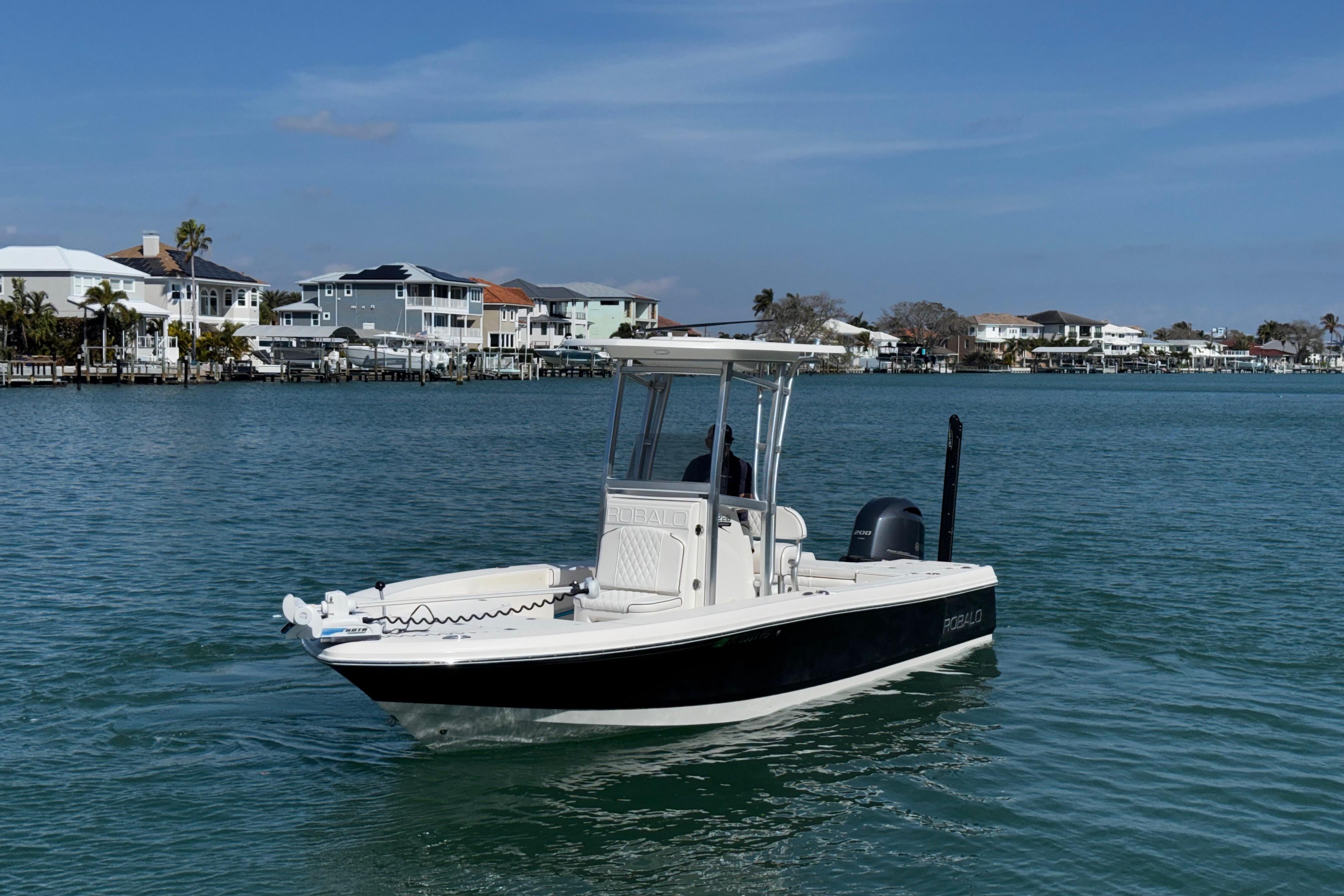 2015 Robalo 226 Cayman-19