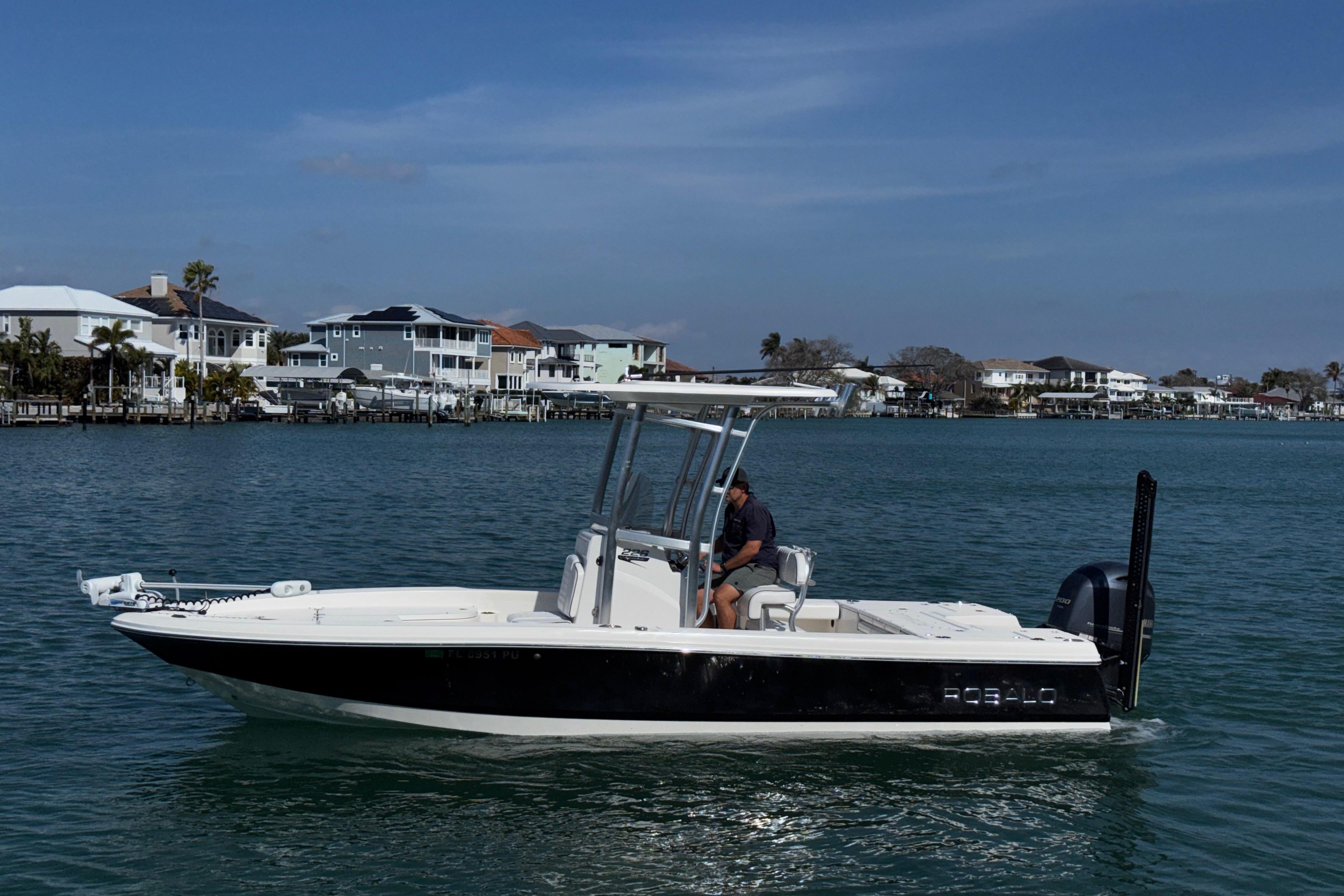 2015 Robalo 226 Cayman-20