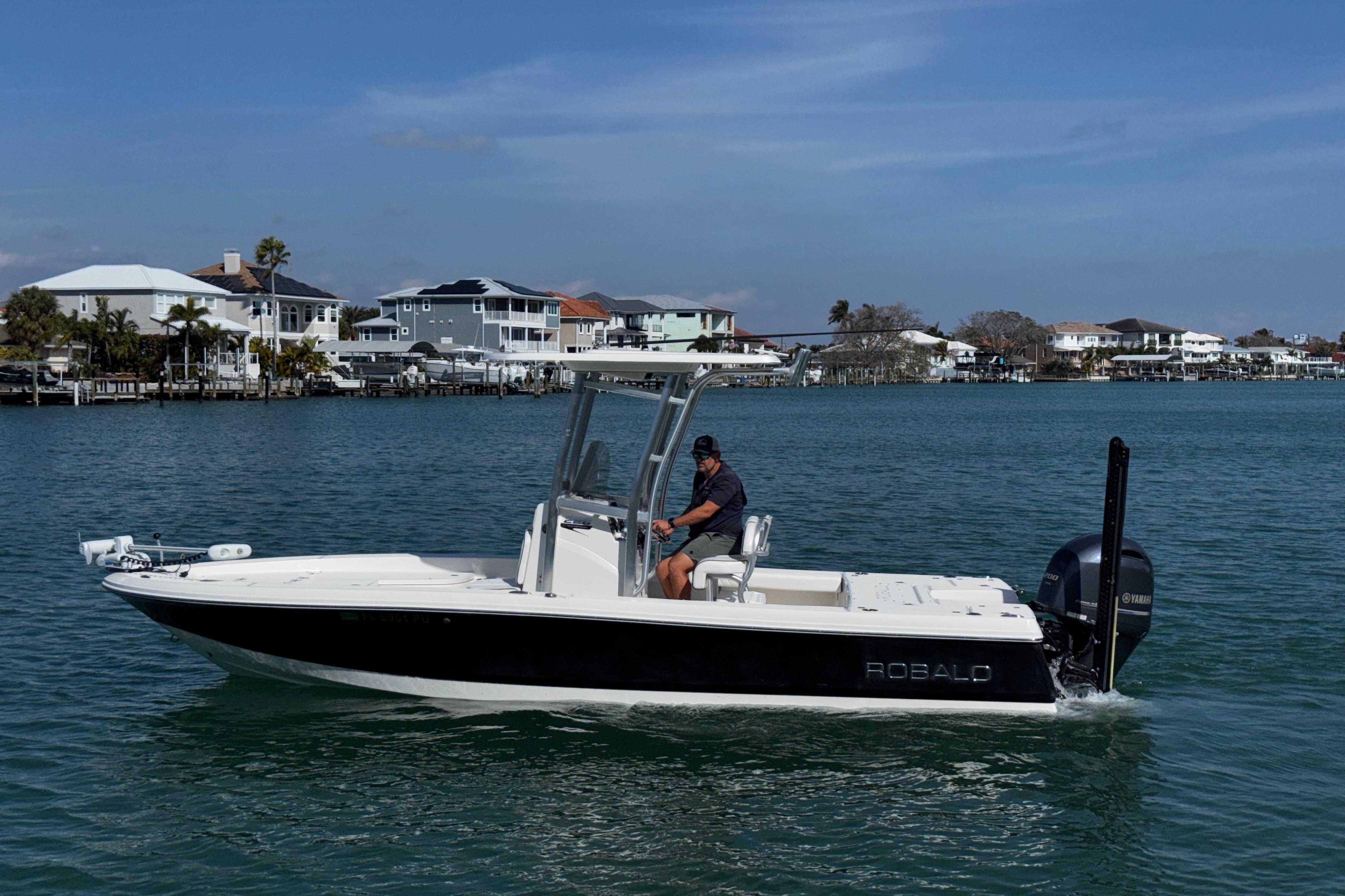 2015 Robalo 226 Cayman-21