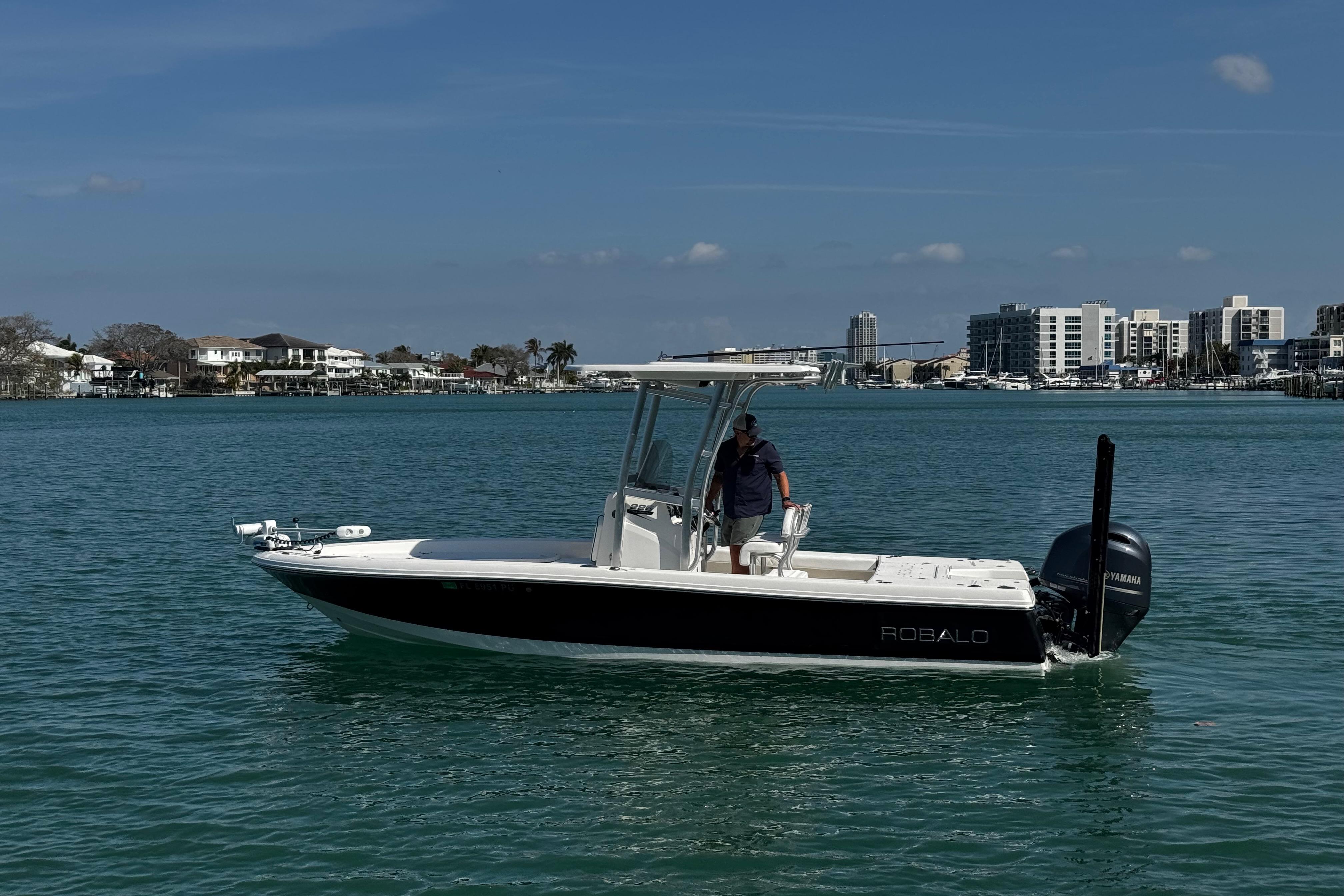 2015 Robalo 226 Cayman-22