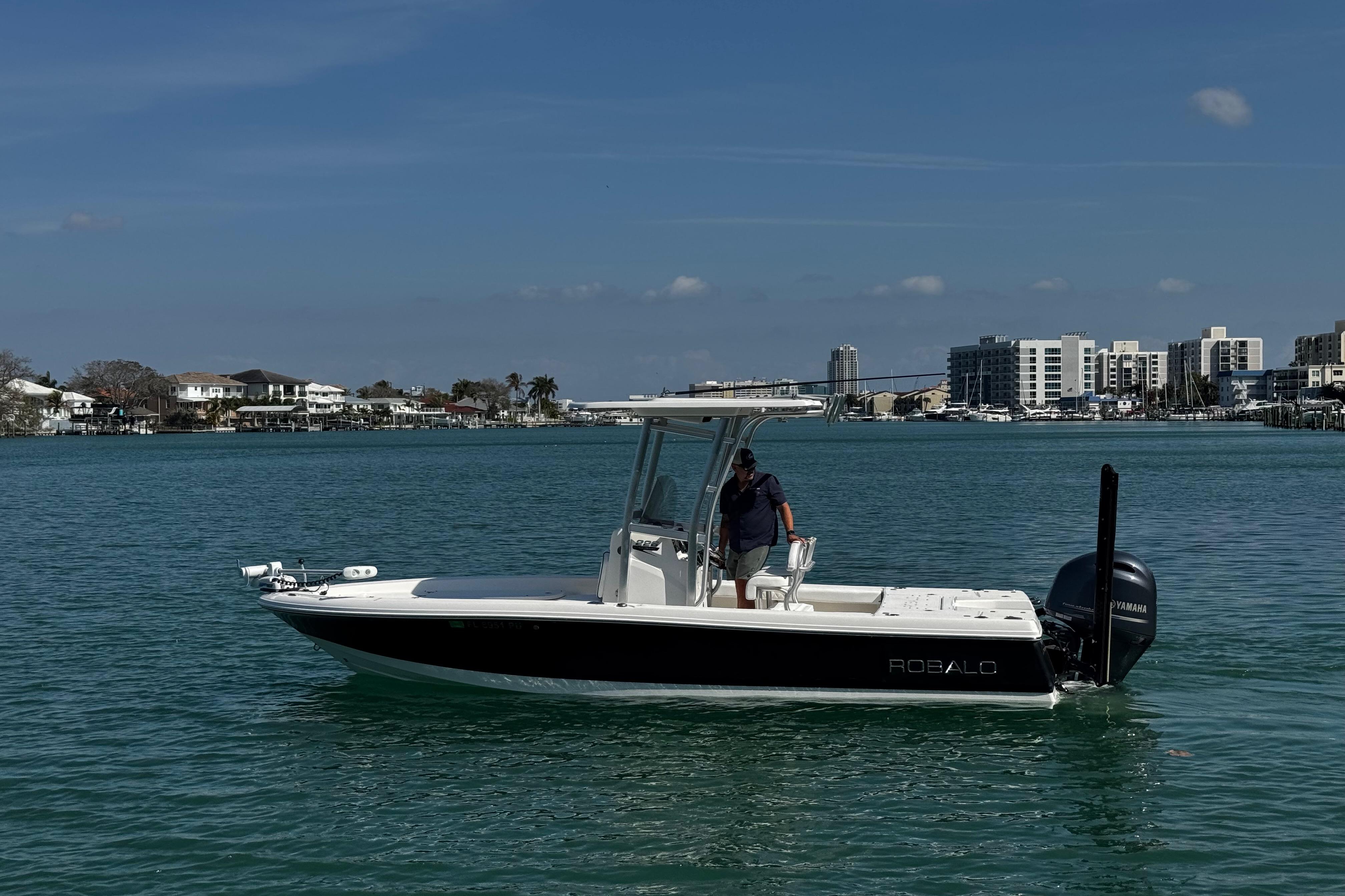 2015 Robalo 226 Cayman-23