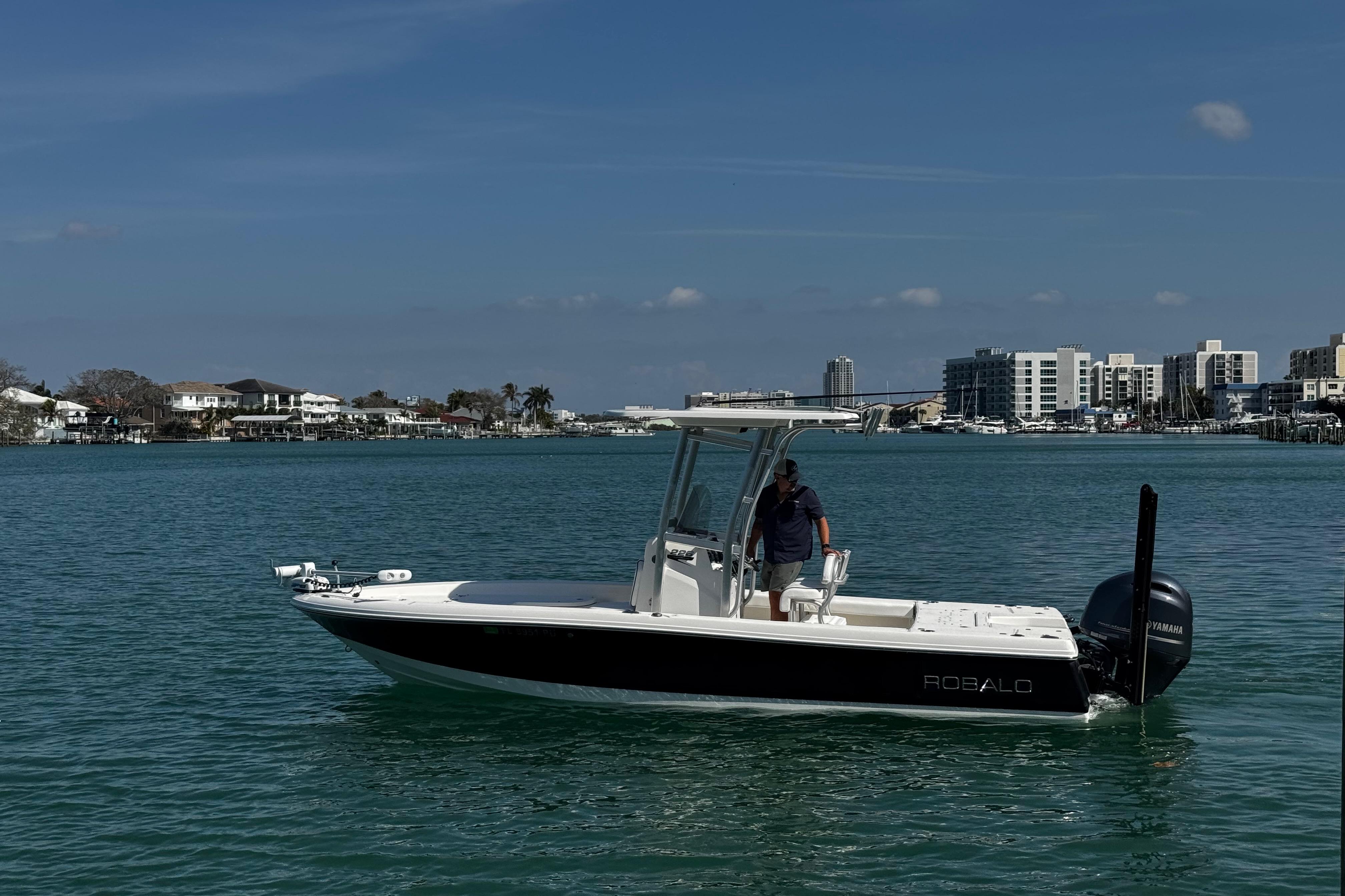 2015 Robalo 226 Cayman-24