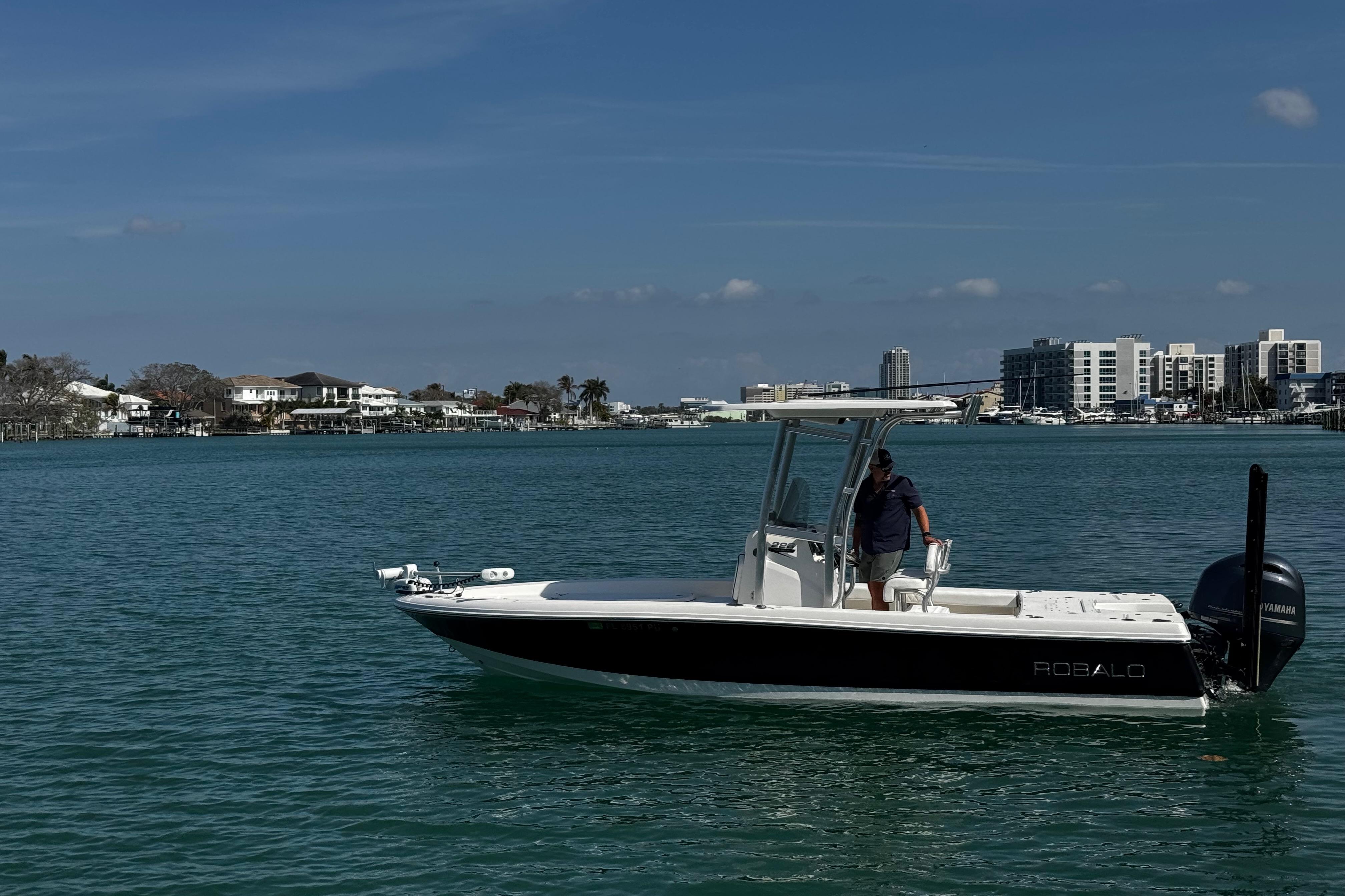 2015 Robalo 226 Cayman-25