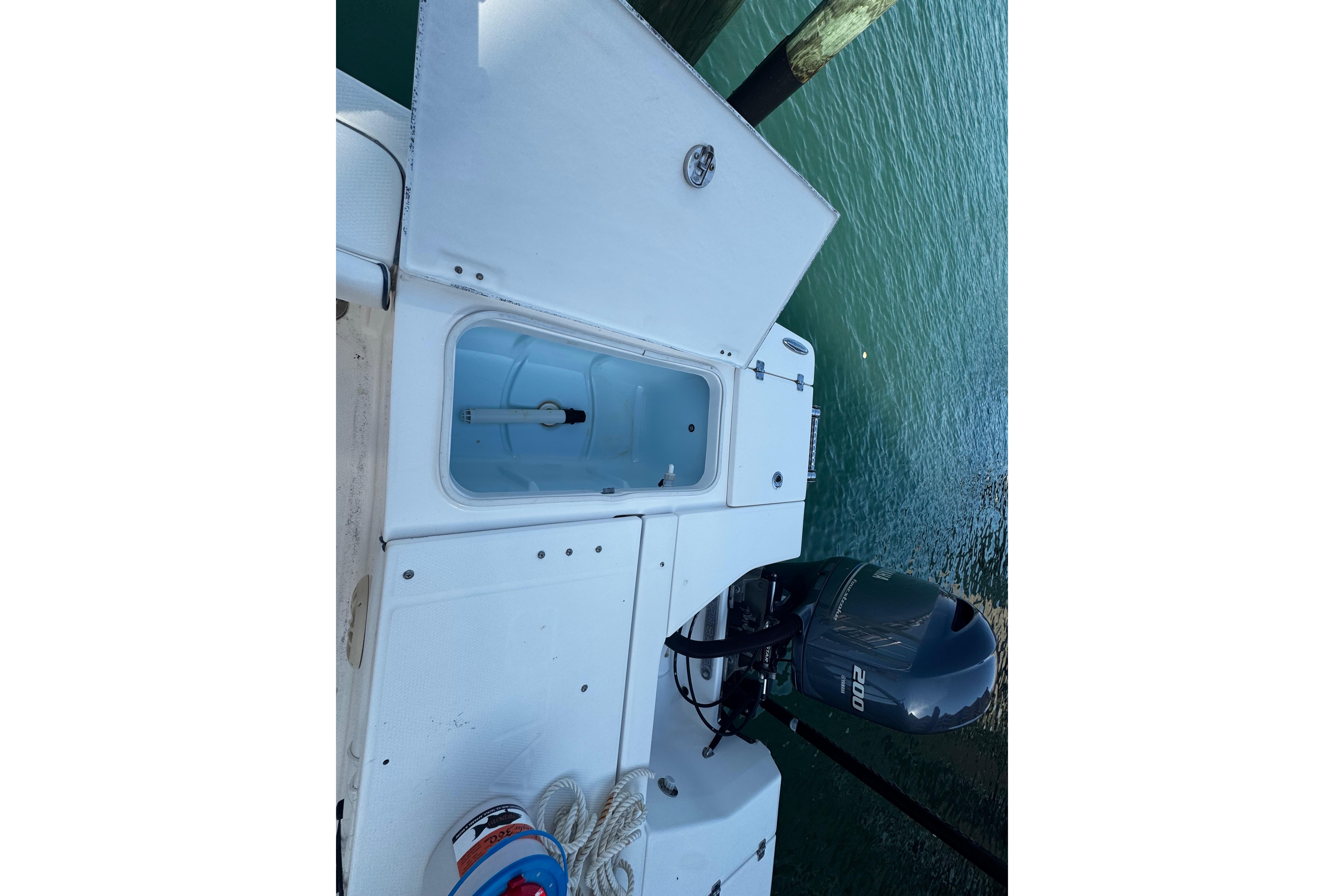 2015 Robalo 226 Cayman-35