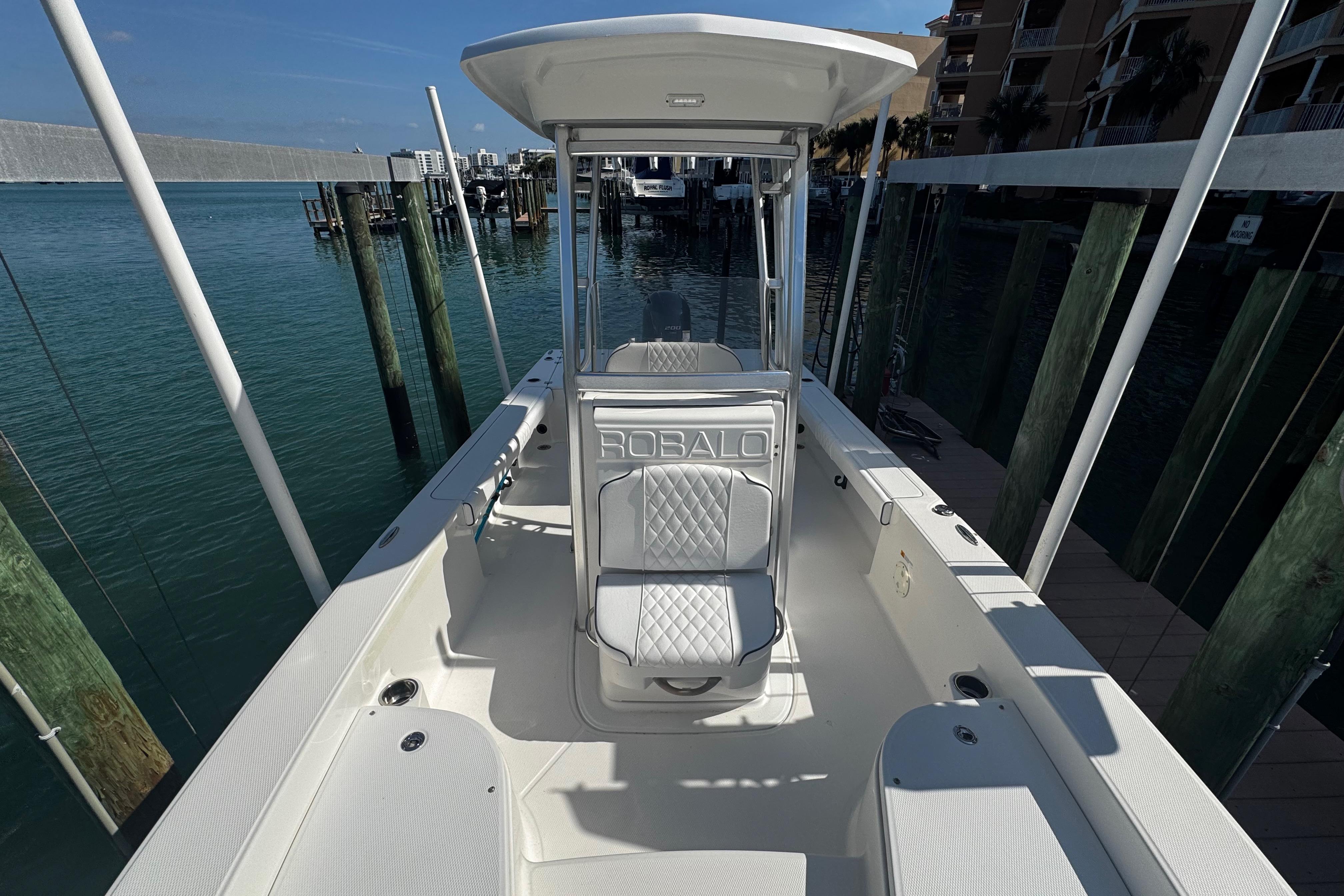 2015 Robalo 226 Cayman-39