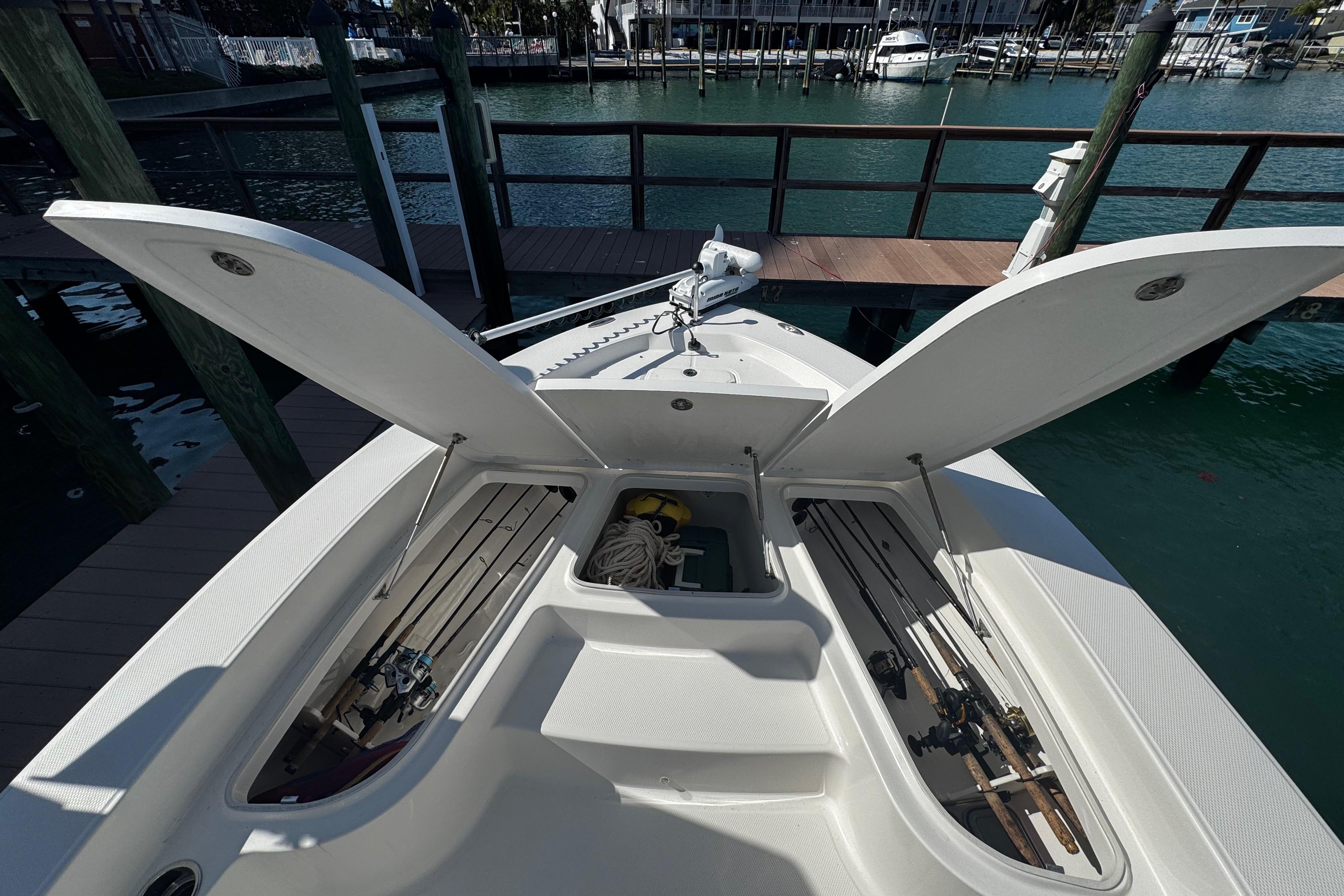2015 Robalo 226 Cayman-42