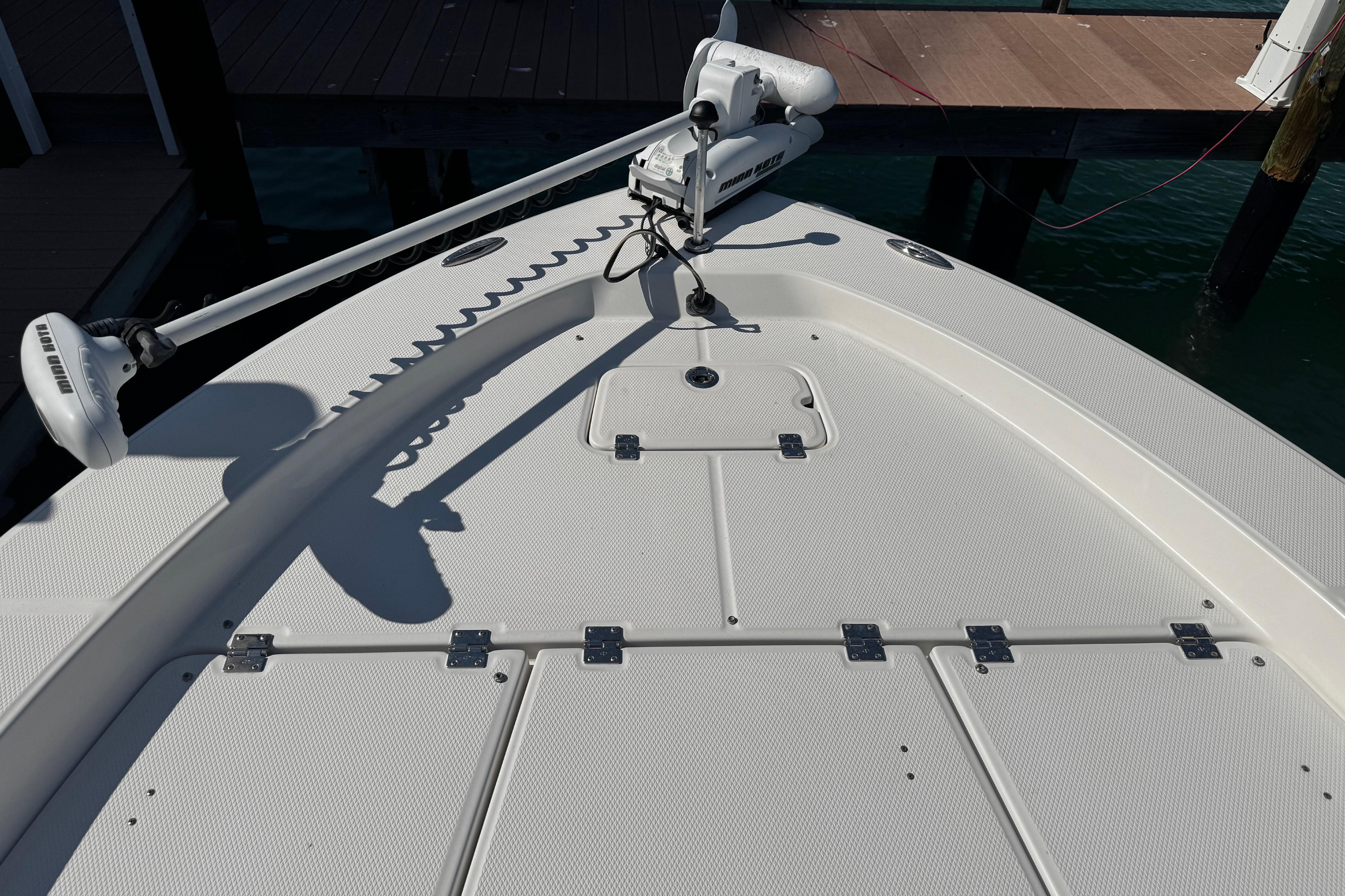 2015 Robalo 226 Cayman-43