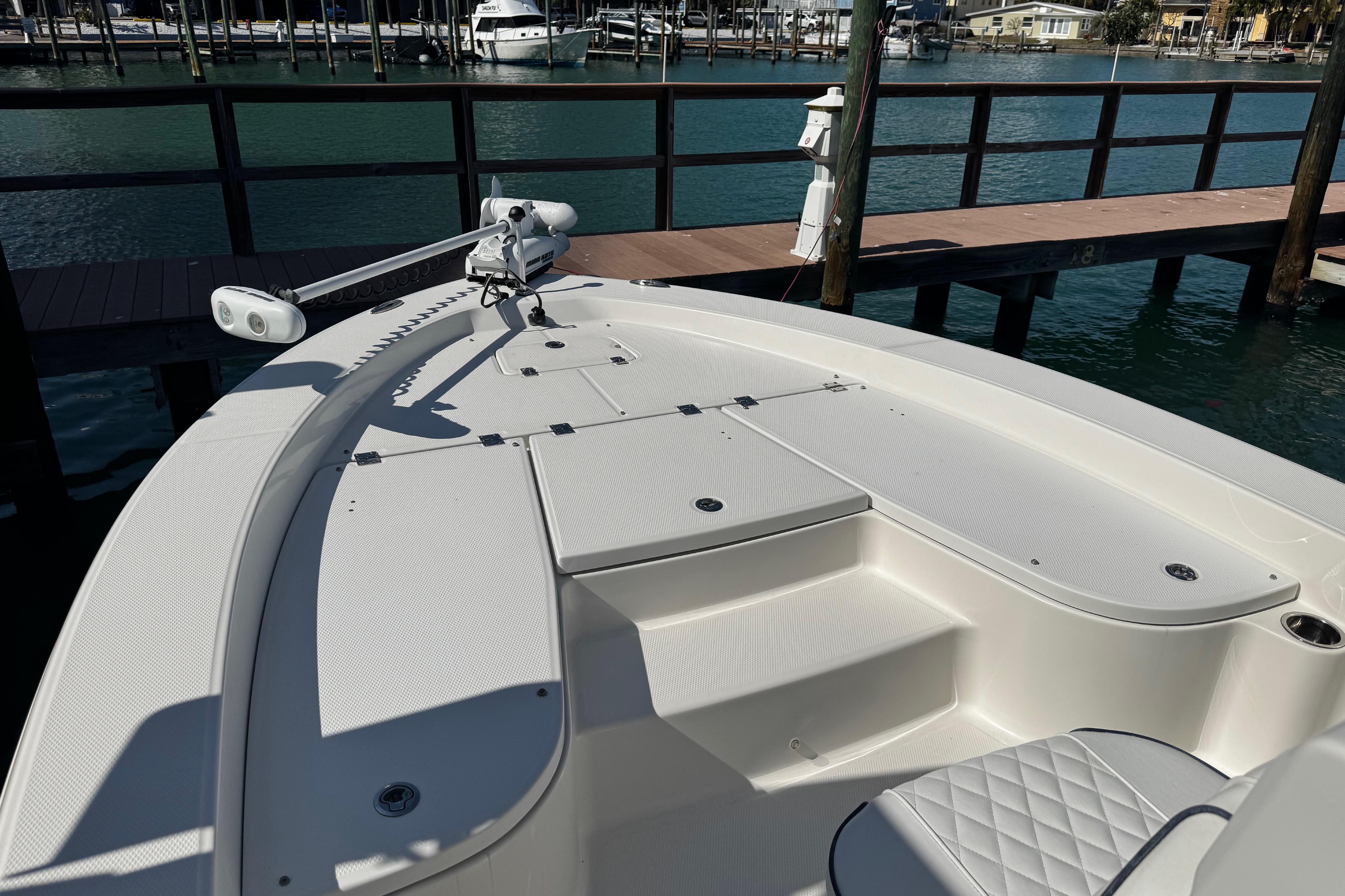 2015 Robalo 226 Cayman-44