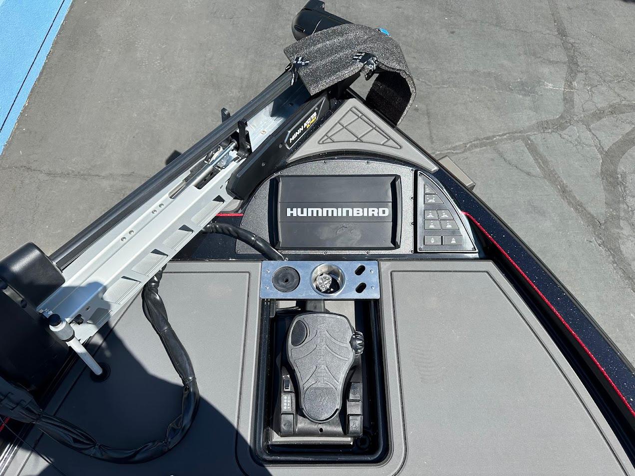 2024 Caymas XS 20 boat dashboard with Humminbird electronics and control panel.