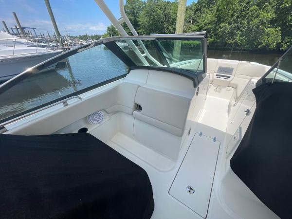 27' Boston Whaler, Listing Number 100916918, Image No. 15