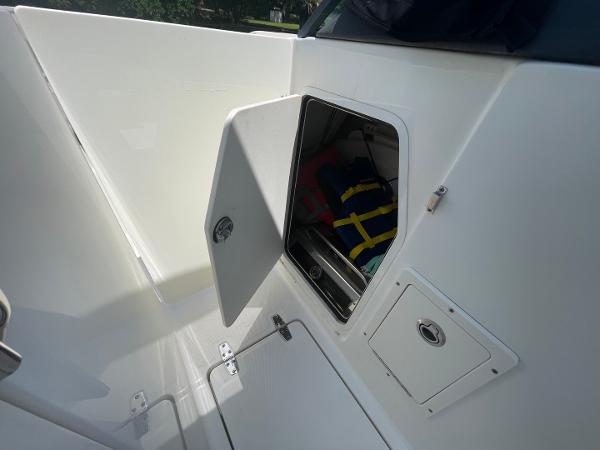 27' Boston Whaler, Listing Number 100916918, - Photo No. 33