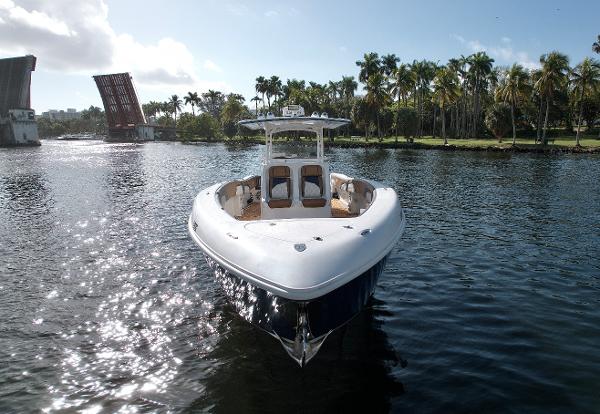 Deep Impact 39 - Exterior Profile