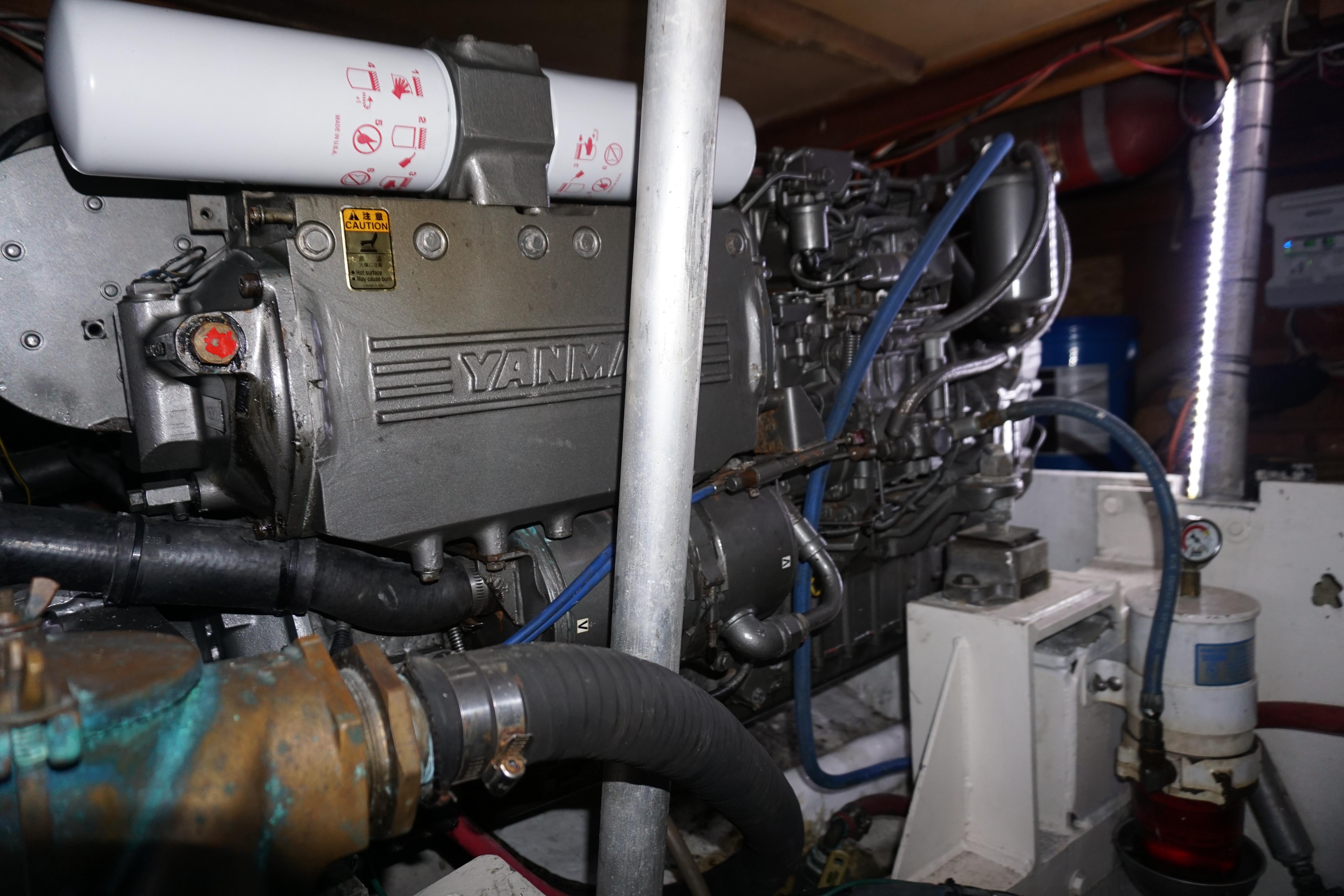 1987 37 Bertram 37 Convertible RIDGEBACK Engine Room