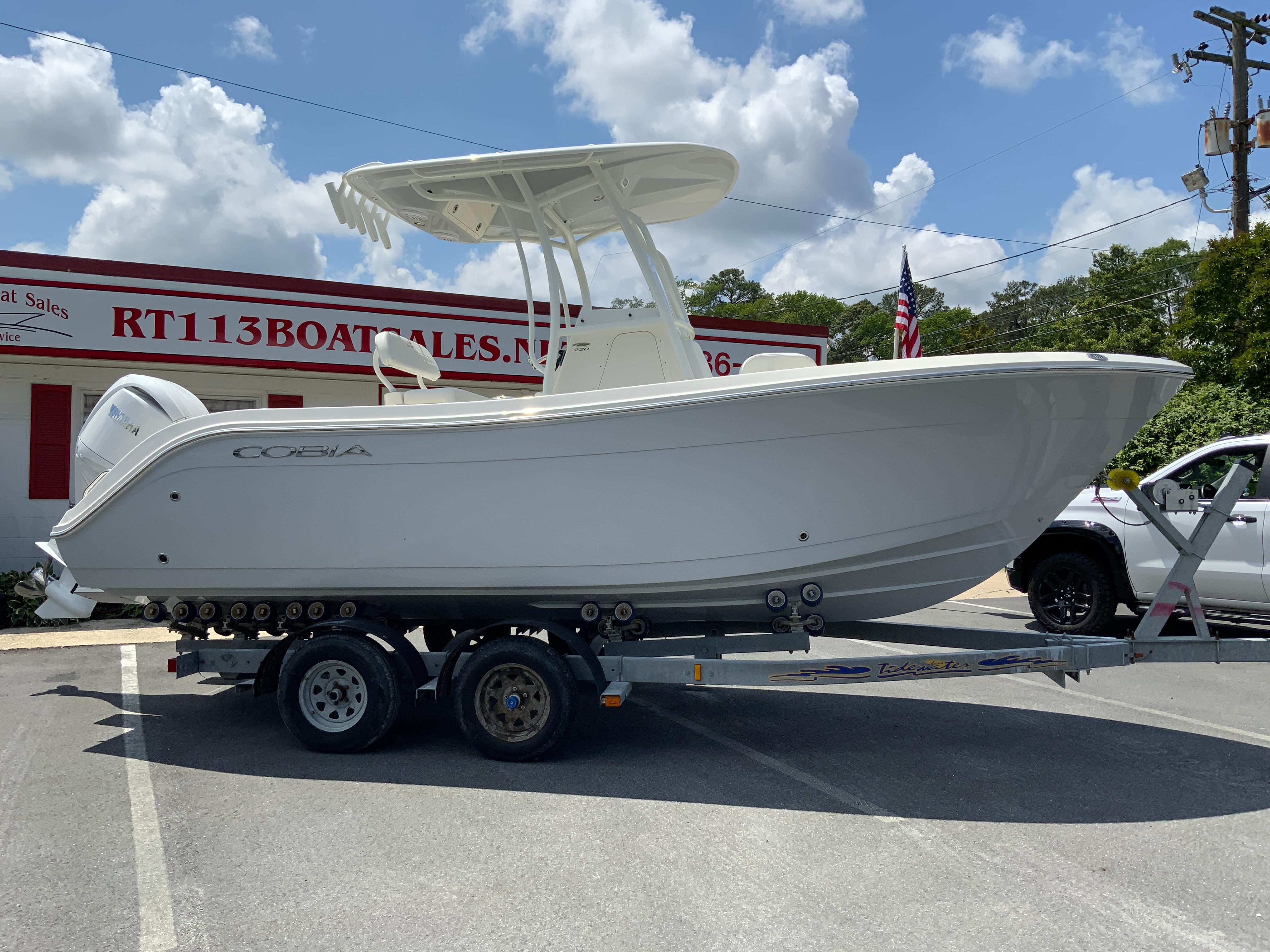 2025 Cobia 220 Center Console
