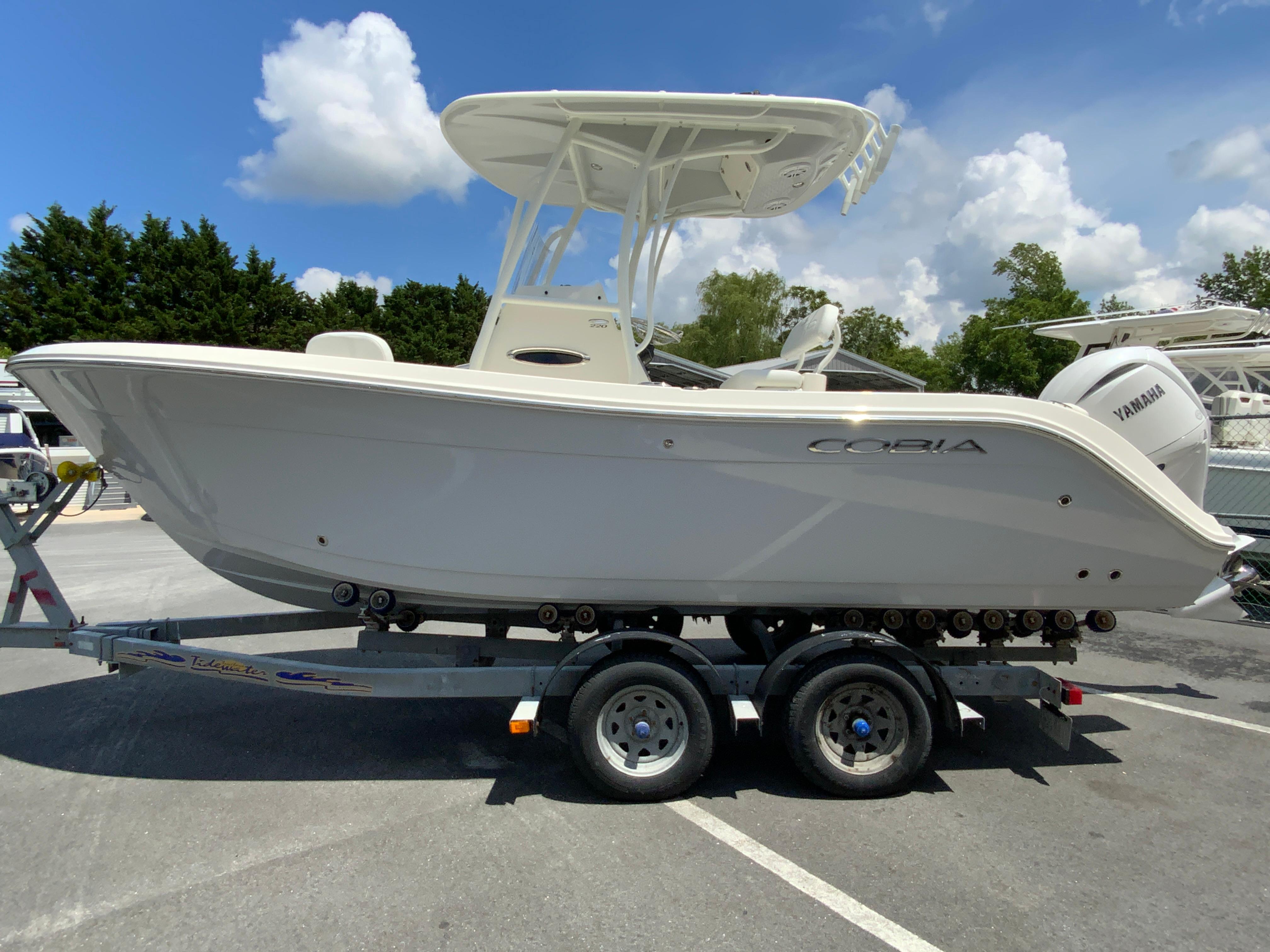 2025 Cobia 220 Center Console-6