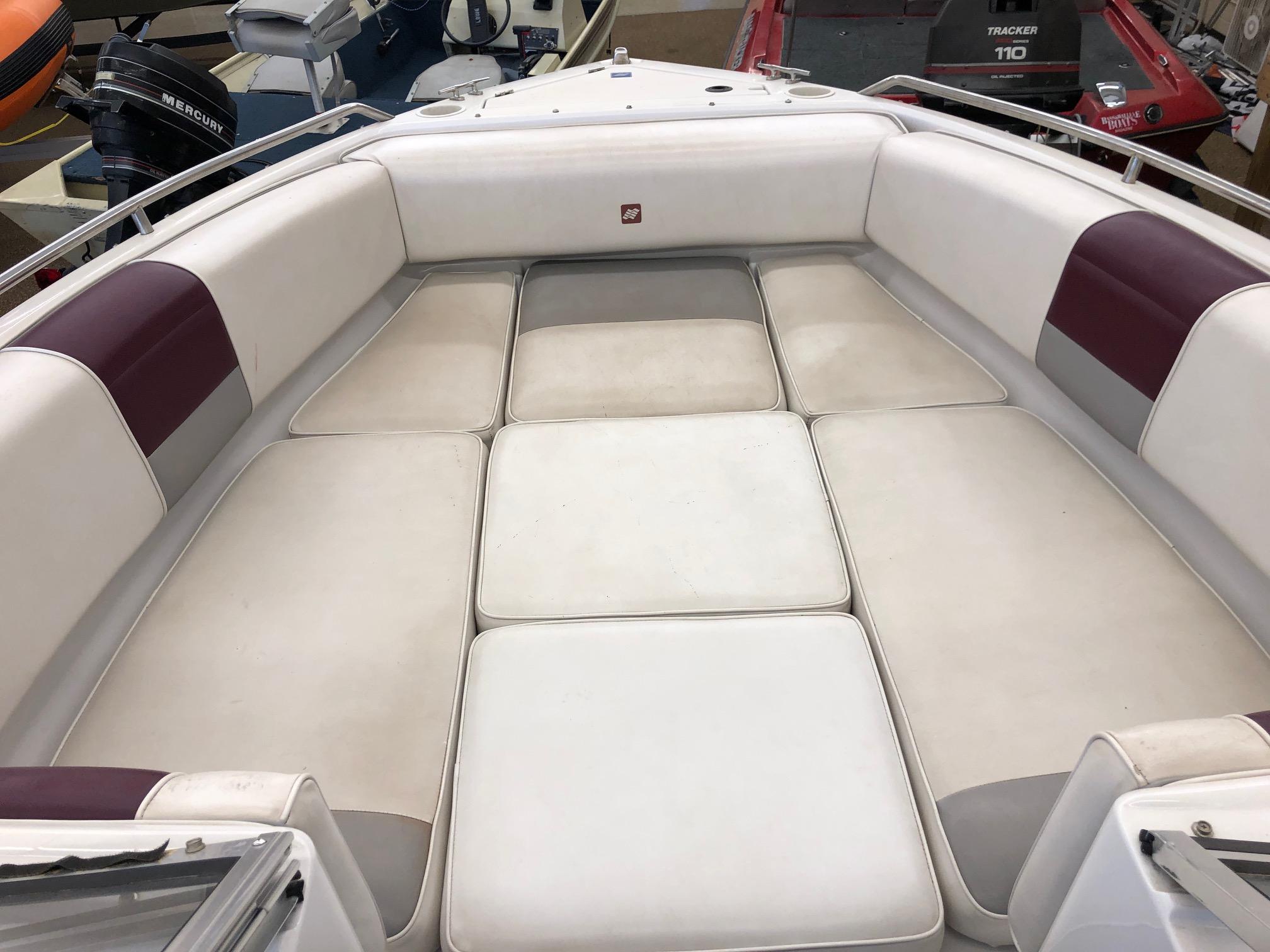 1992 Four Winns 220 Horizon Open Bow boat with spacious seating area.