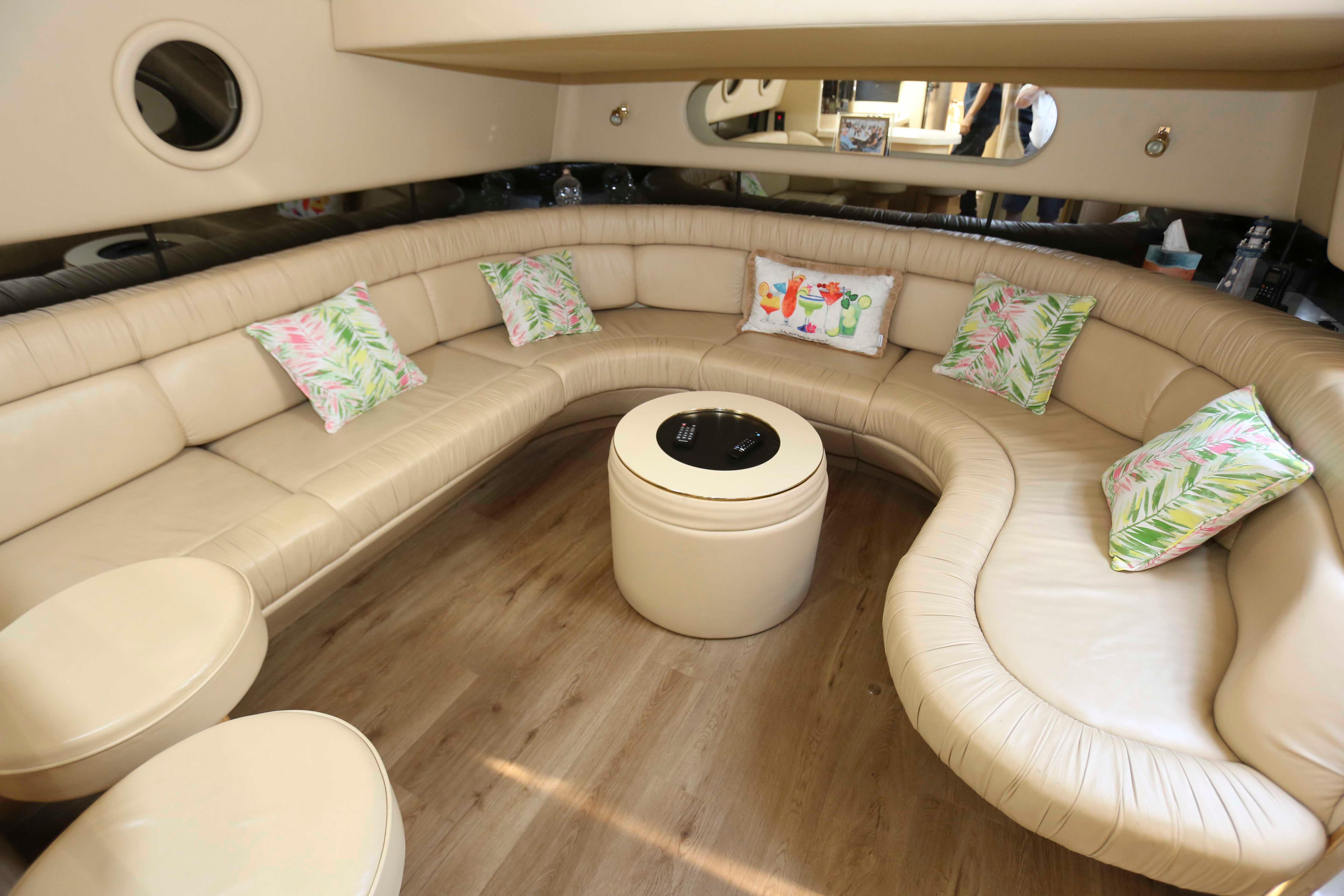 NY 10073 TL Knot 10 Yacht Sales