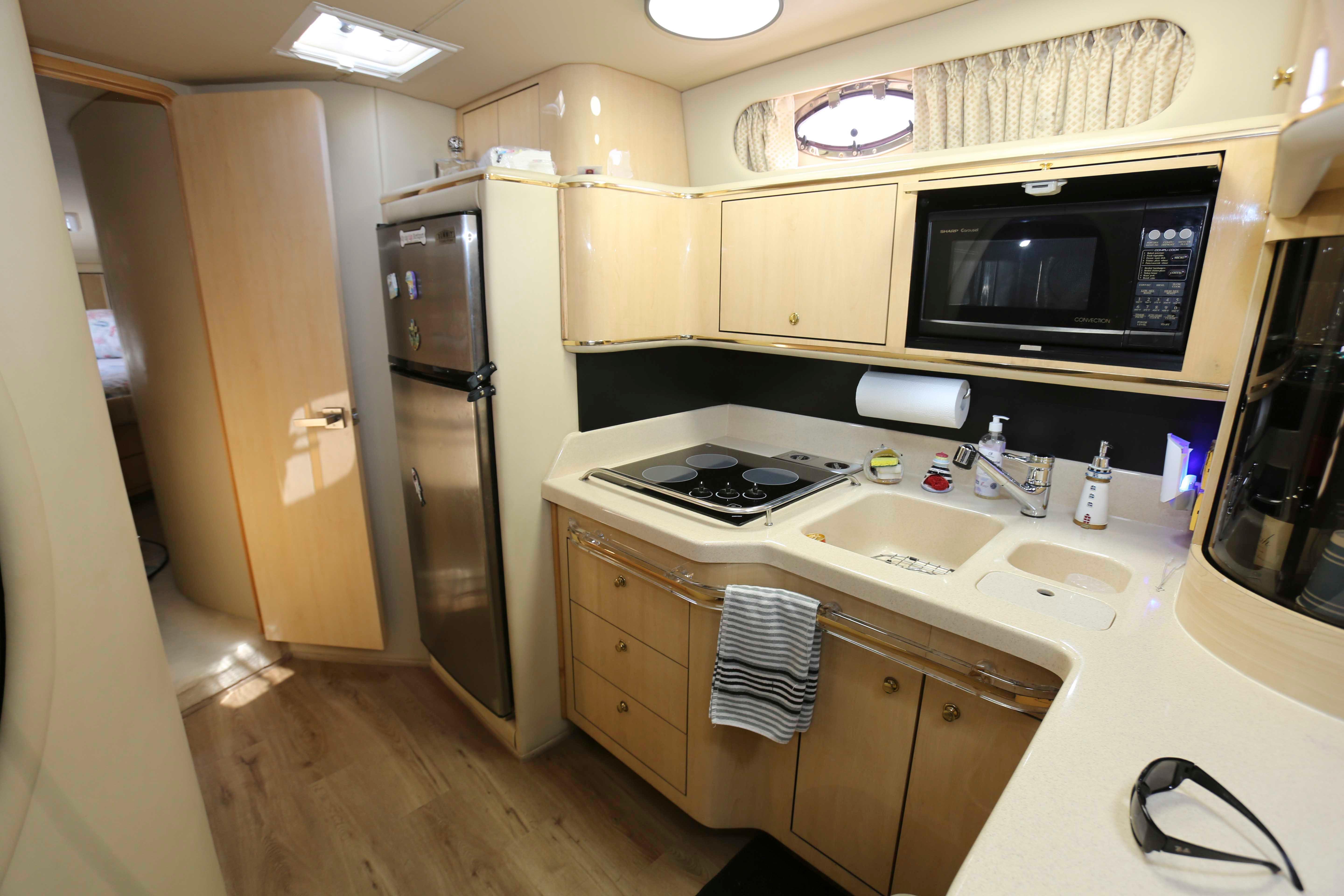 NY 10073 TL Knot 10 Yacht Sales