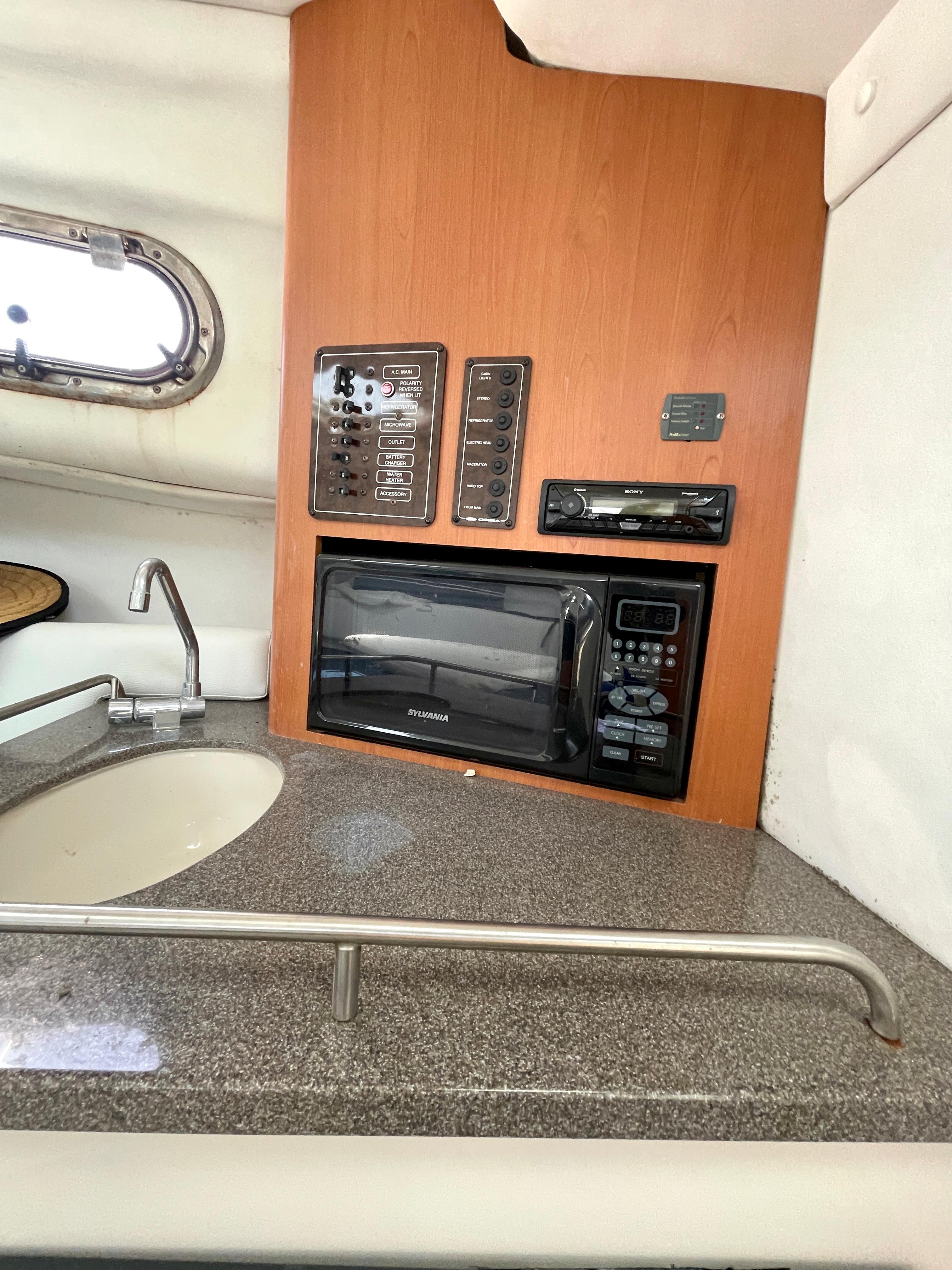 2008 Cobia 256 Express - cabin