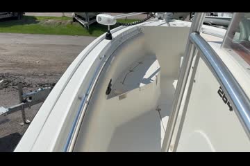 Mako 264-CENTER-CONSOLE video