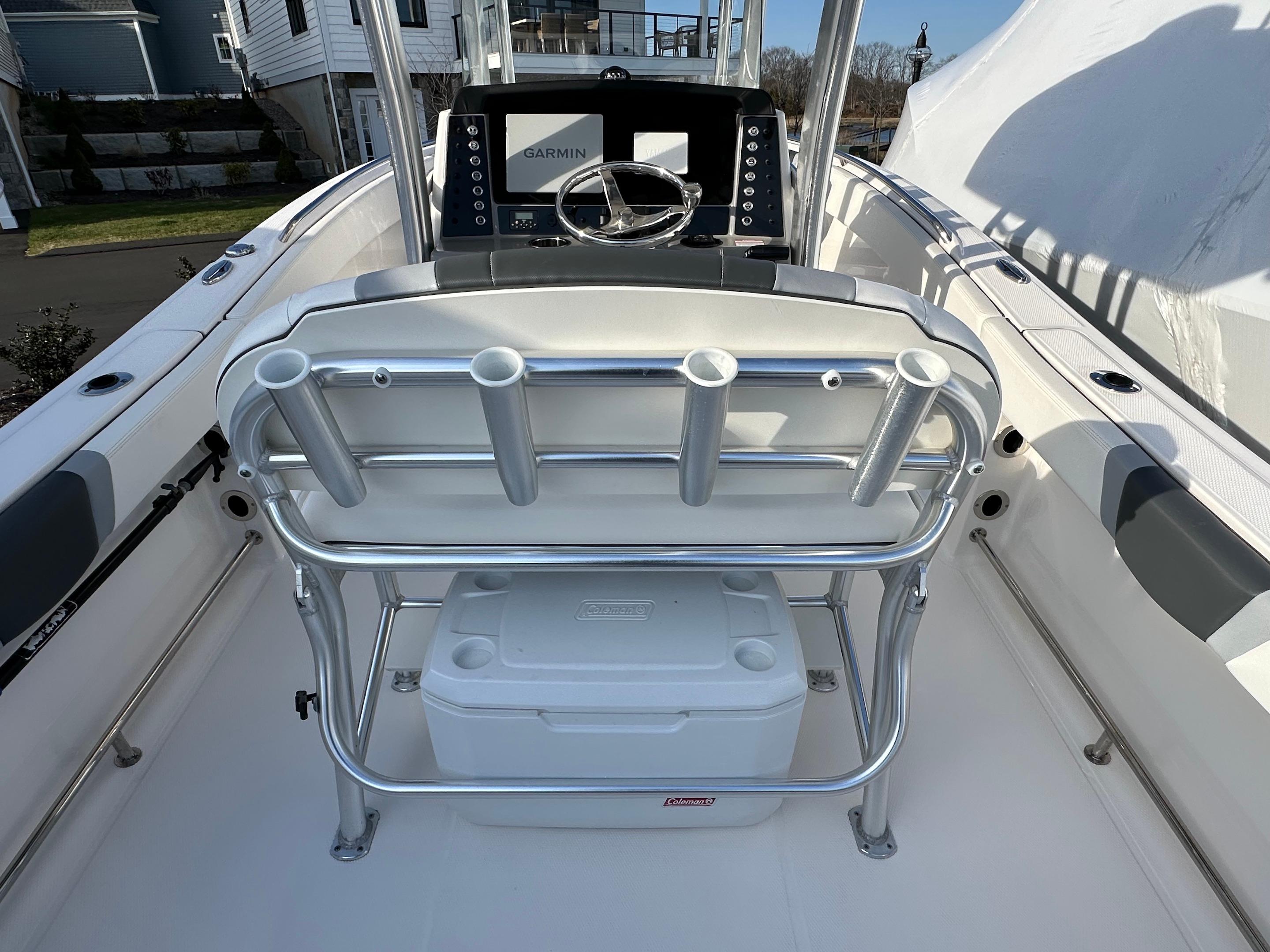 2022-robalo-r230-power-9752411-20250414155233228-1_XLARGE
