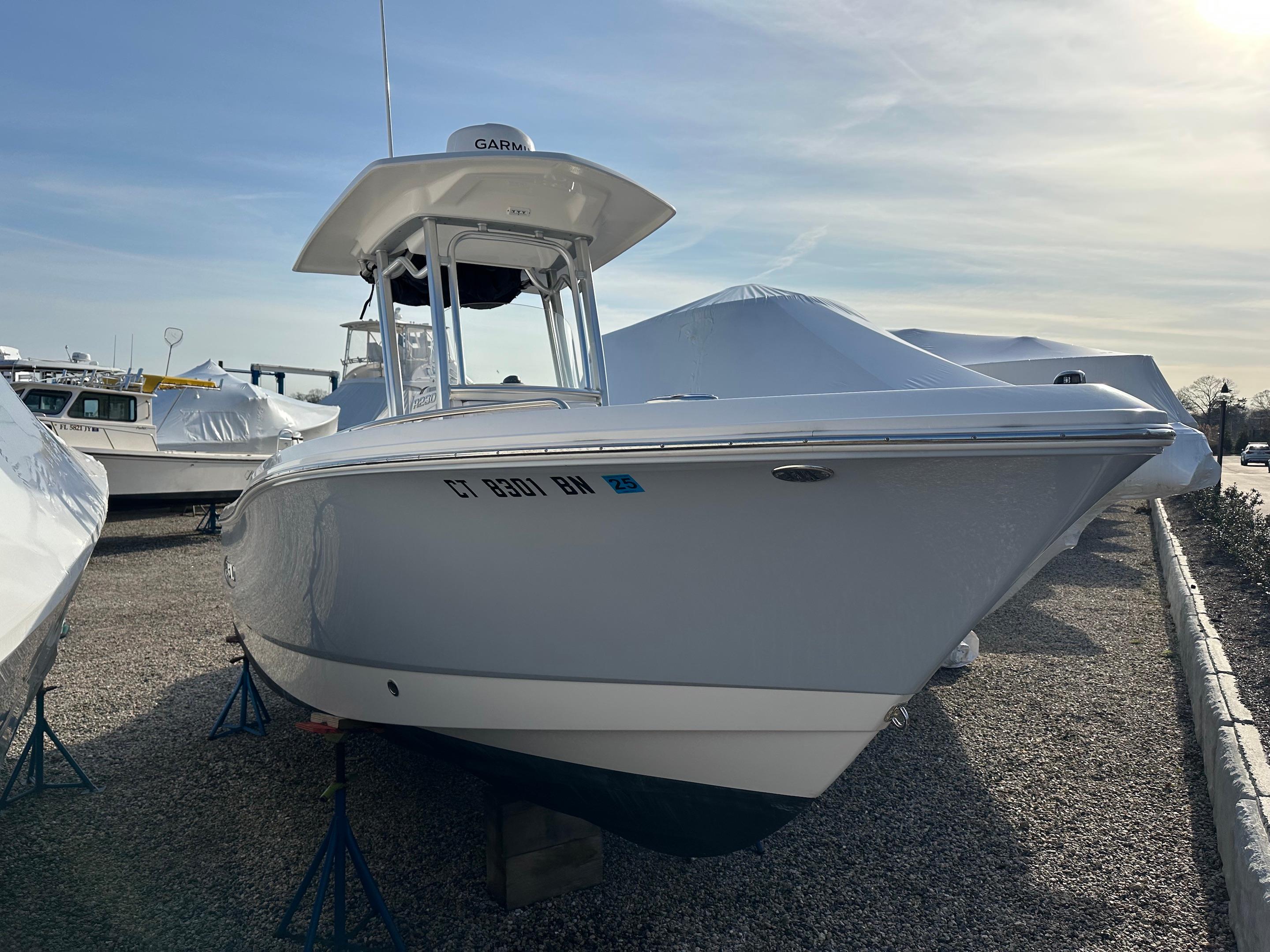 2022-robalo-r230-power-9752411-20250414155250456-1_XLARGE