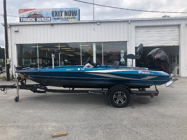 2021 Triton boat for sale, model of the boat is 189 TRX & Image # 7 of 29