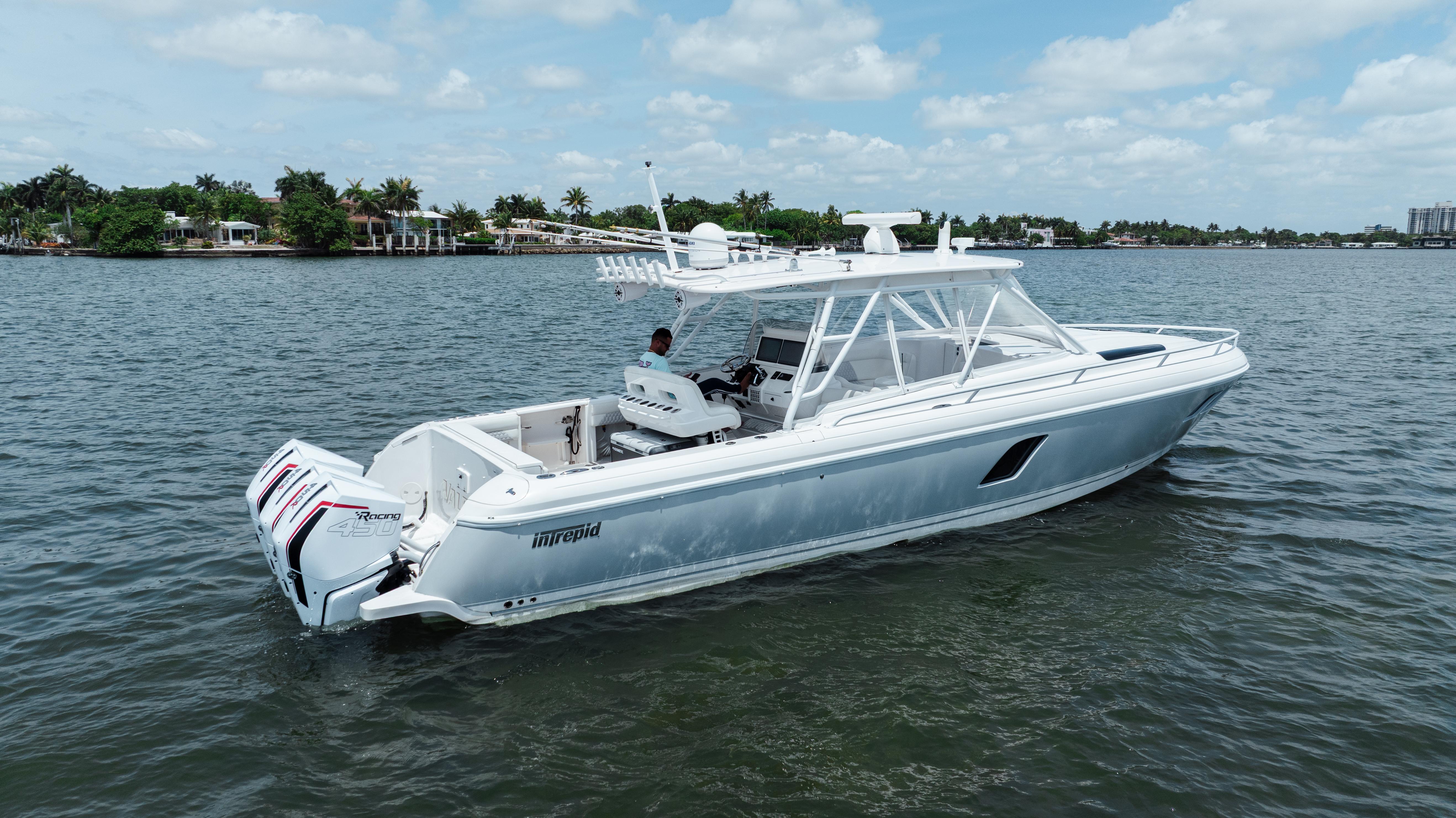 2013 Intrepid 400 Cuddy
