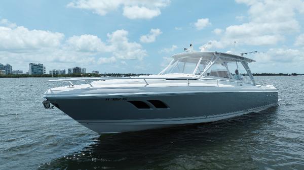 2013 Intrepid 400 Cuddy