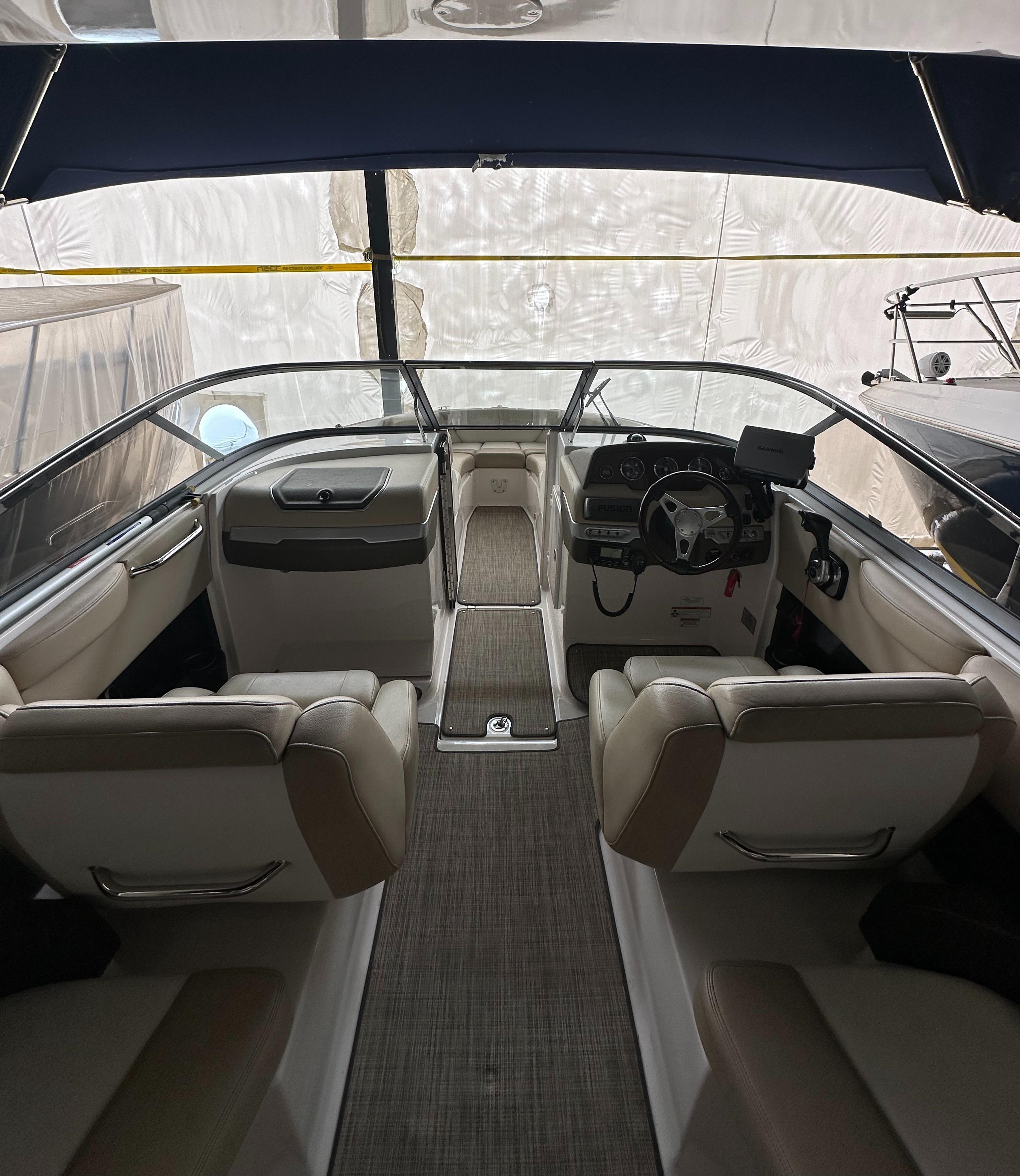 2012 Regal 2700 Bowrider-12