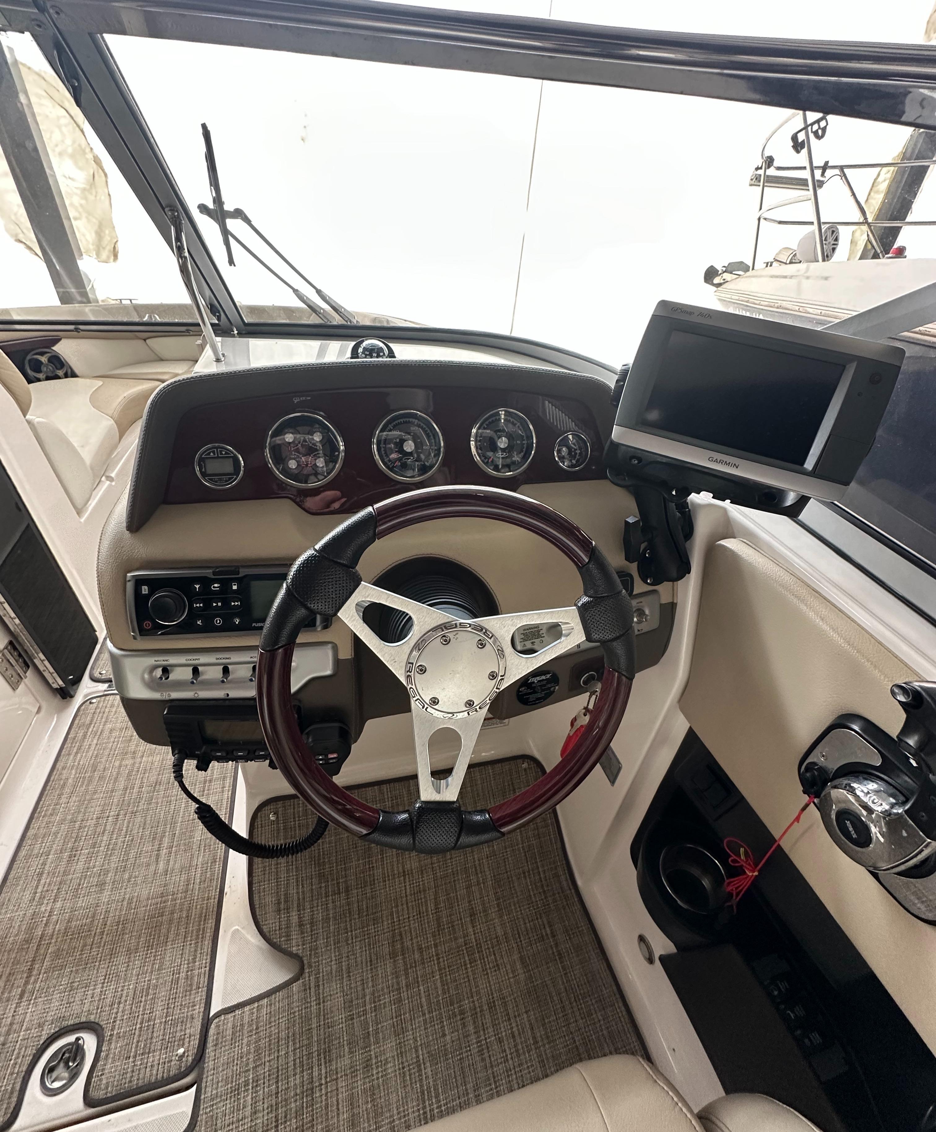 2012 Regal 2700 Bowrider-16