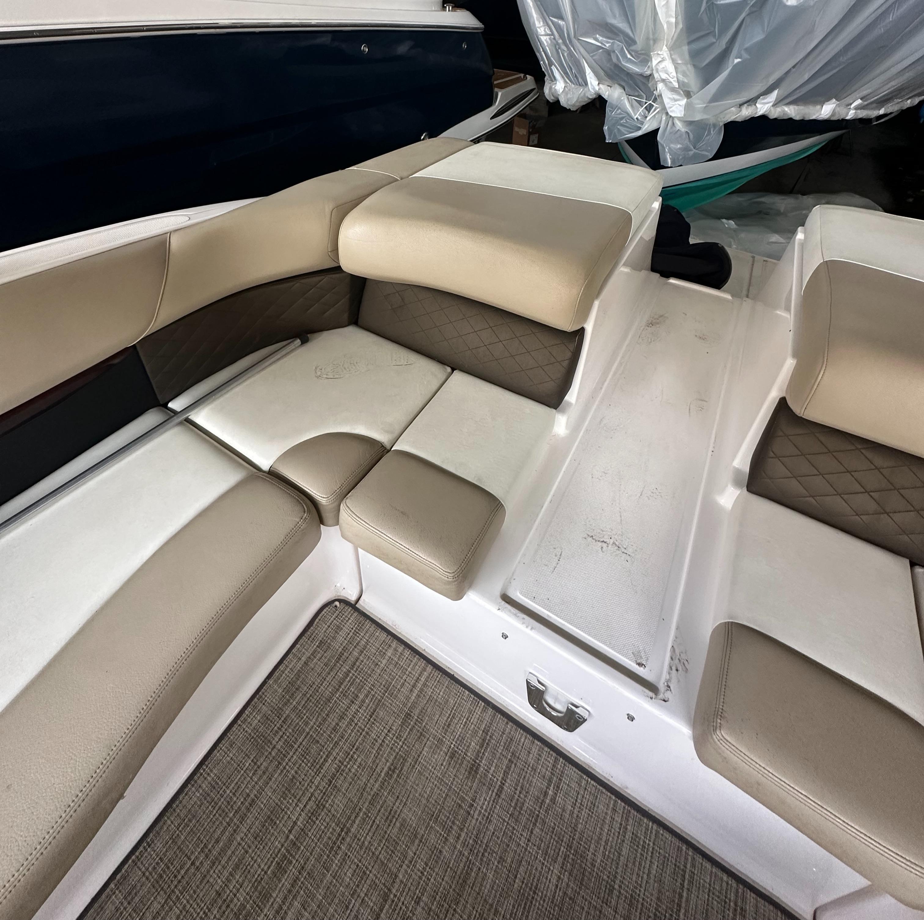 2012 Regal 2700 Bowrider-8