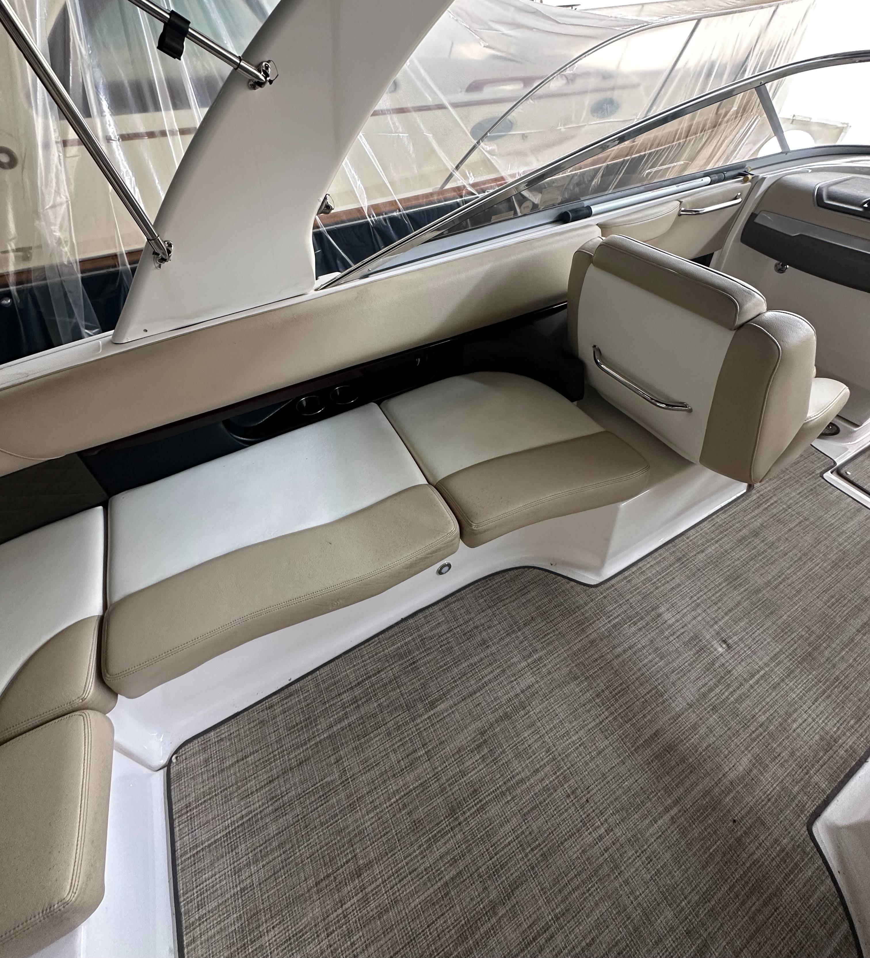 2012 Regal 2700 Bowrider-11
