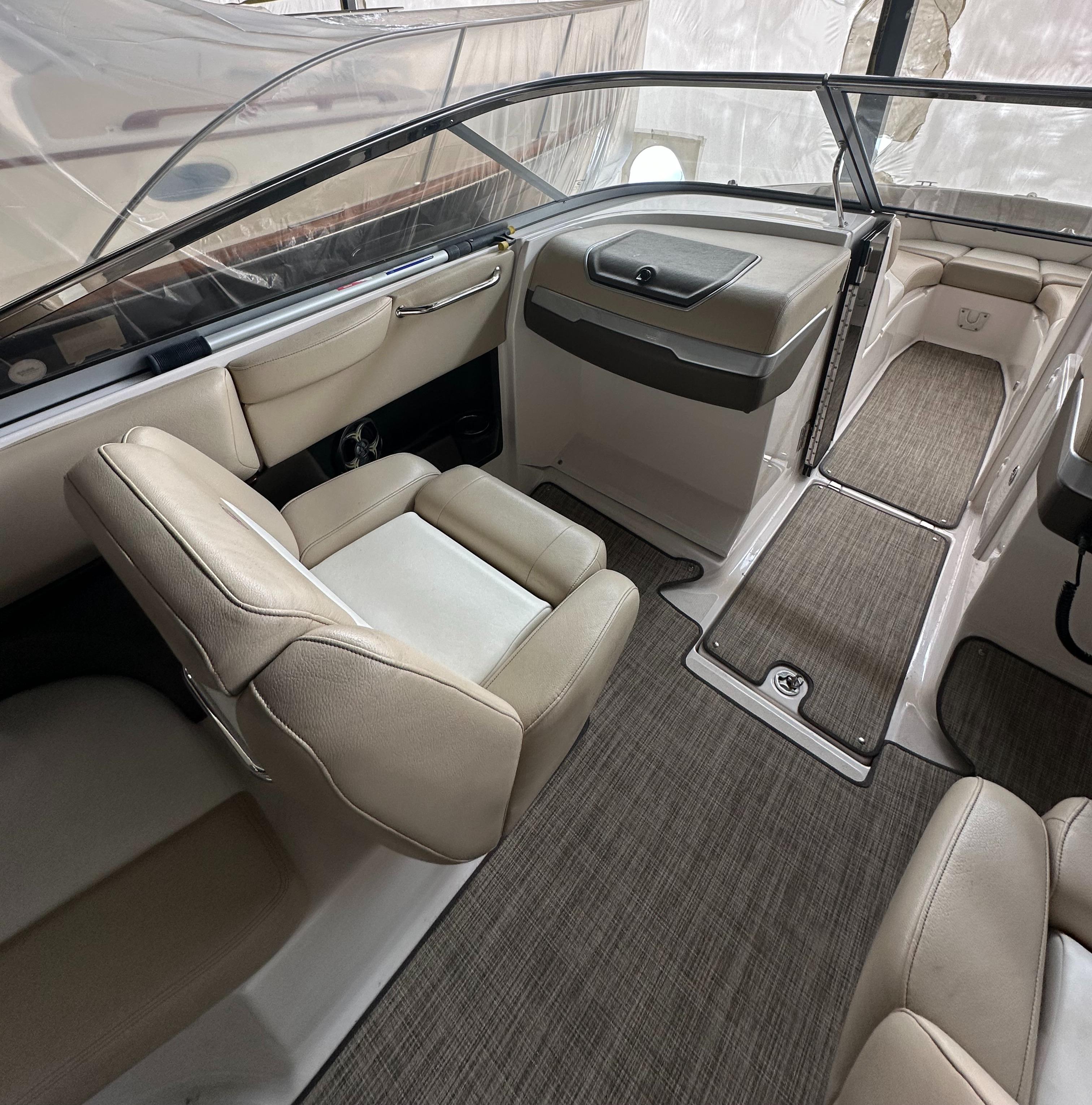 2012 Regal 2700 Bowrider-13