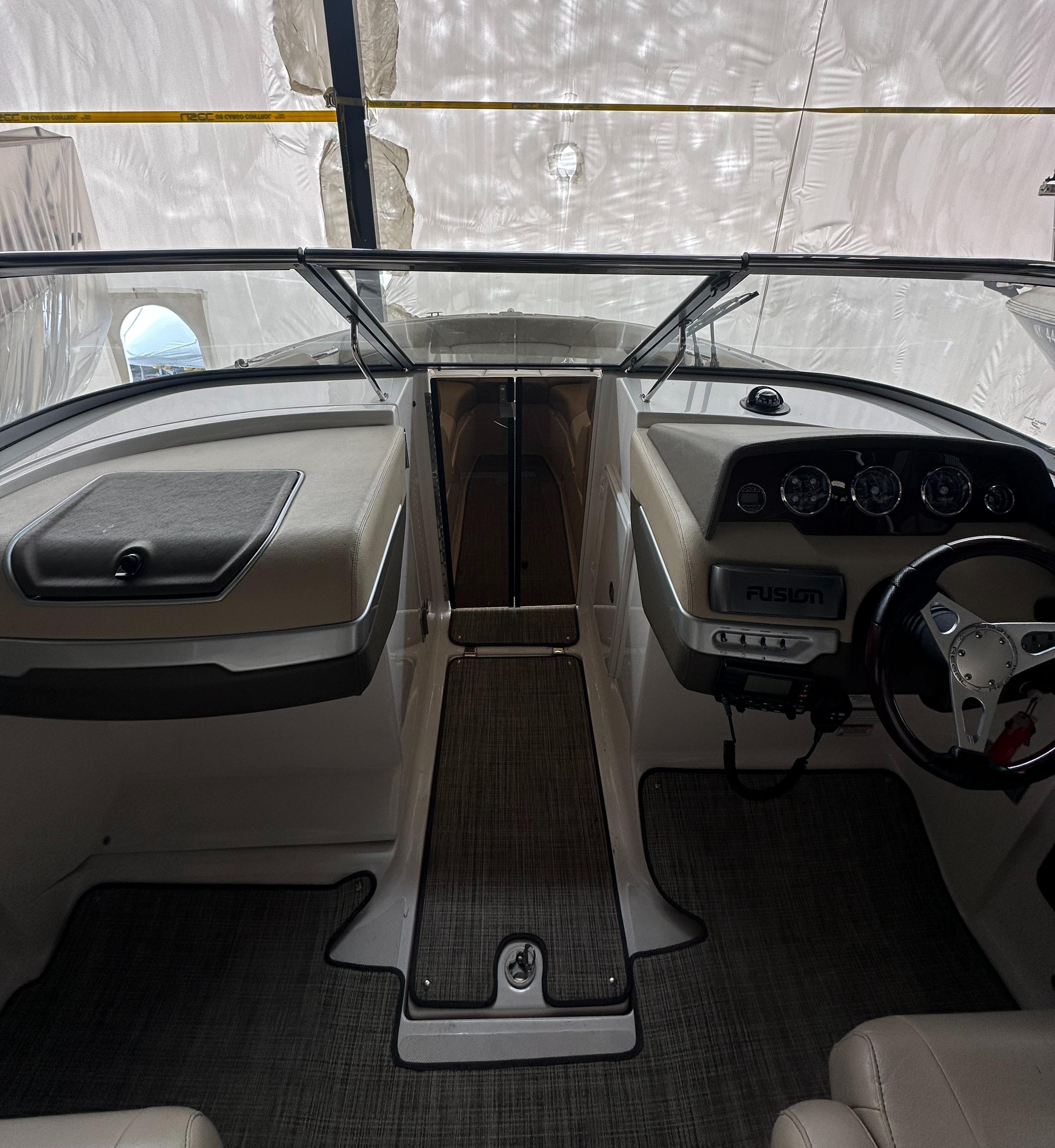 2012 Regal 2700 Bowrider-17