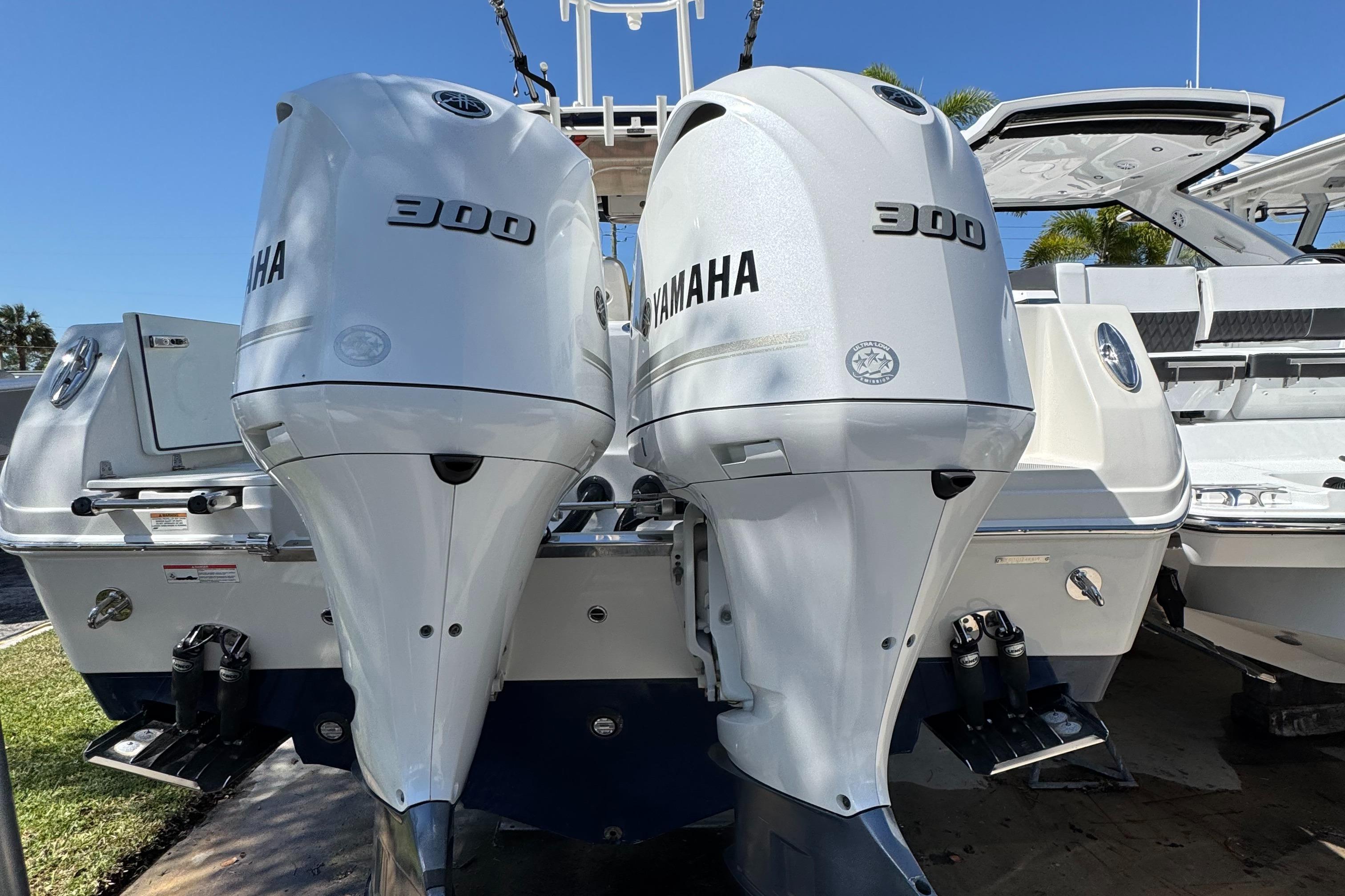 2019-sailfish-320-cc-power-9762438-20250417124310726-1_XLARGE